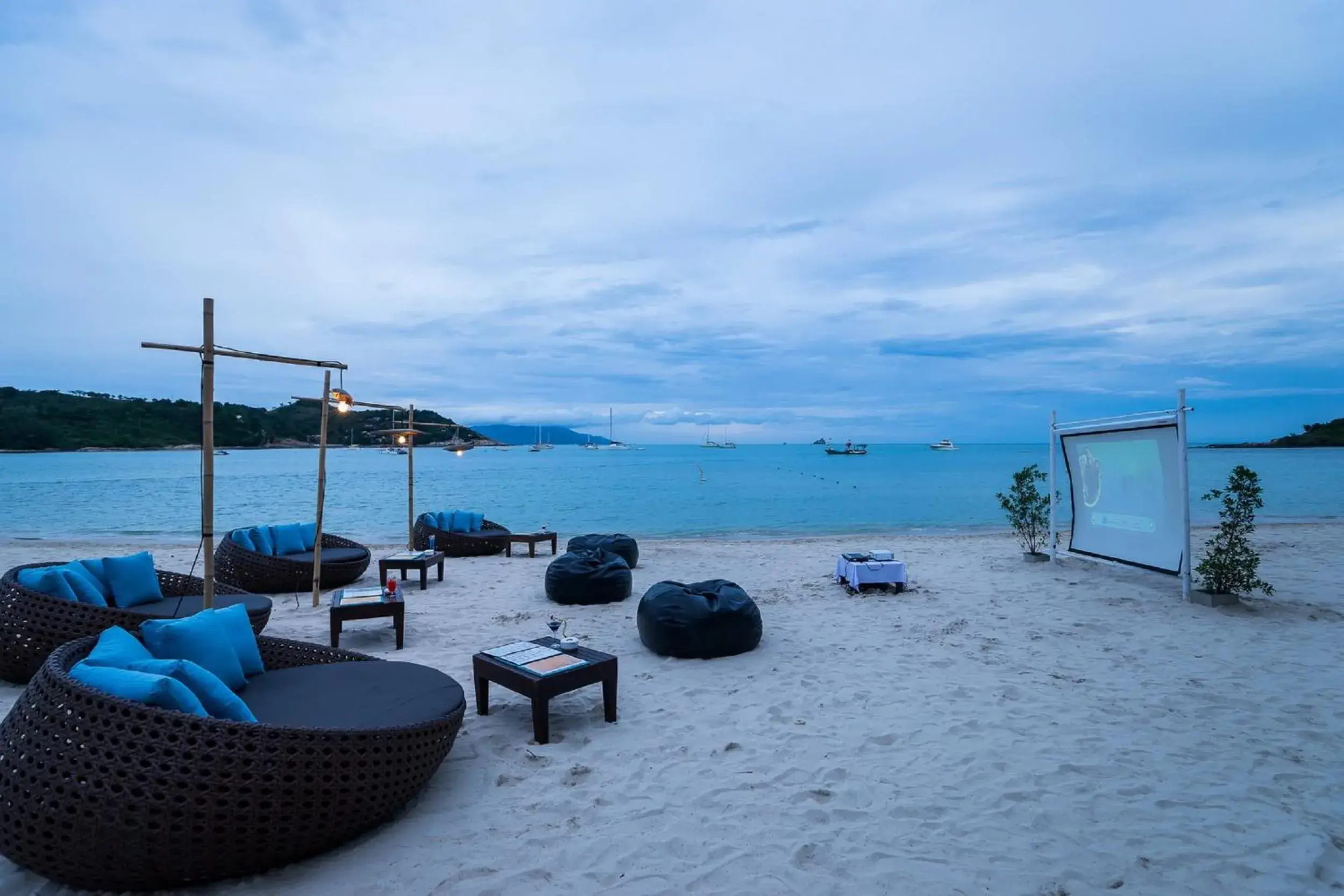 Evening entertainment, Beach in Royal Muang Samui Villas - SHA Extra Plus