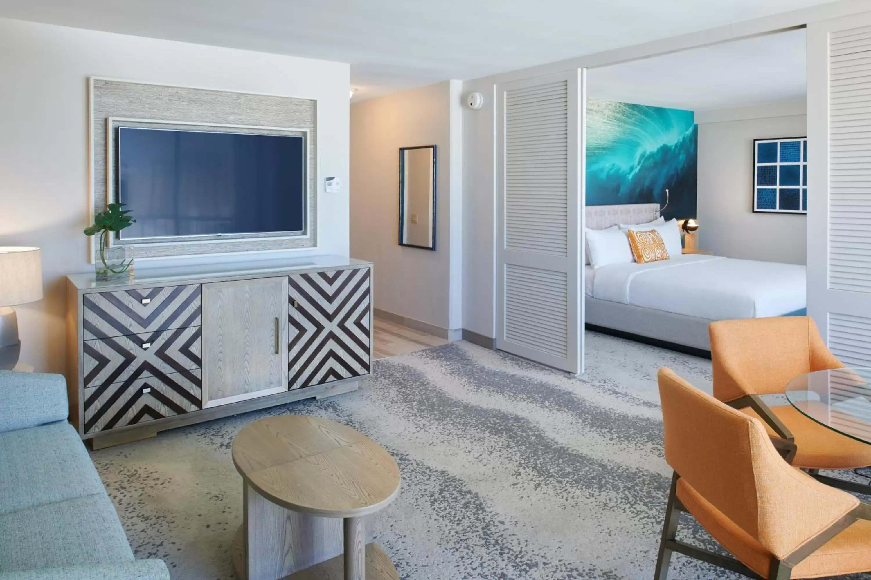 Bed, TV/Entertainment Center in OUTRIGGER Waikiki Beachcomber Hotel