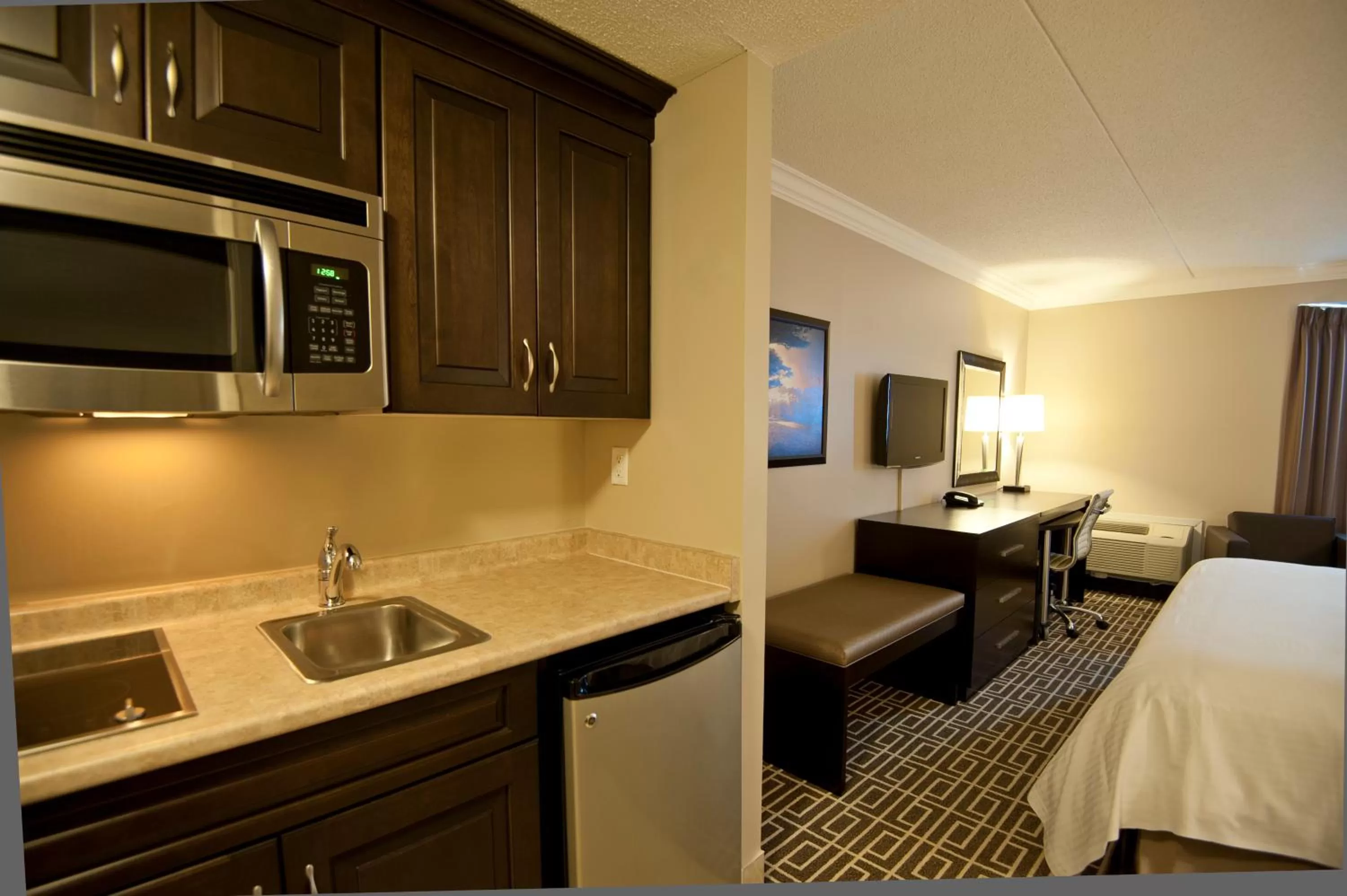 Kitchen or kitchenette, Bed in Visitor's Inn