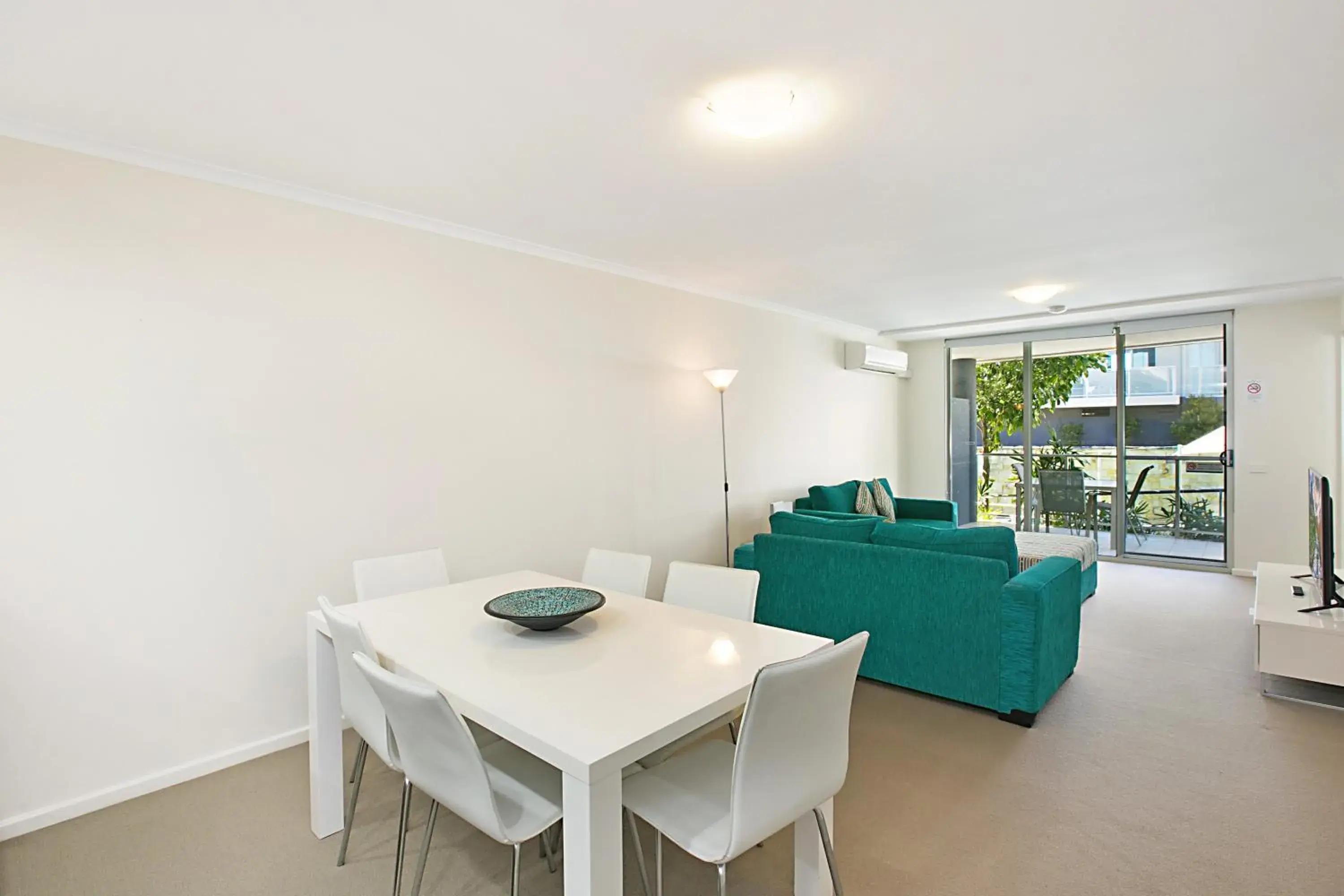 Seating area, Dining Area in Mantra Nelson Bay