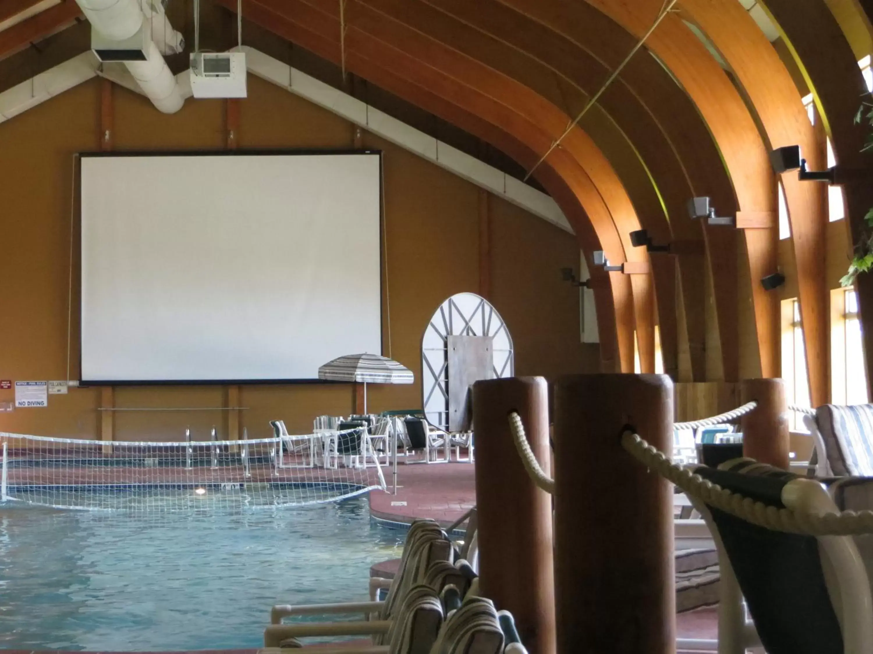 Swimming pool in Cranberry Country Lodge