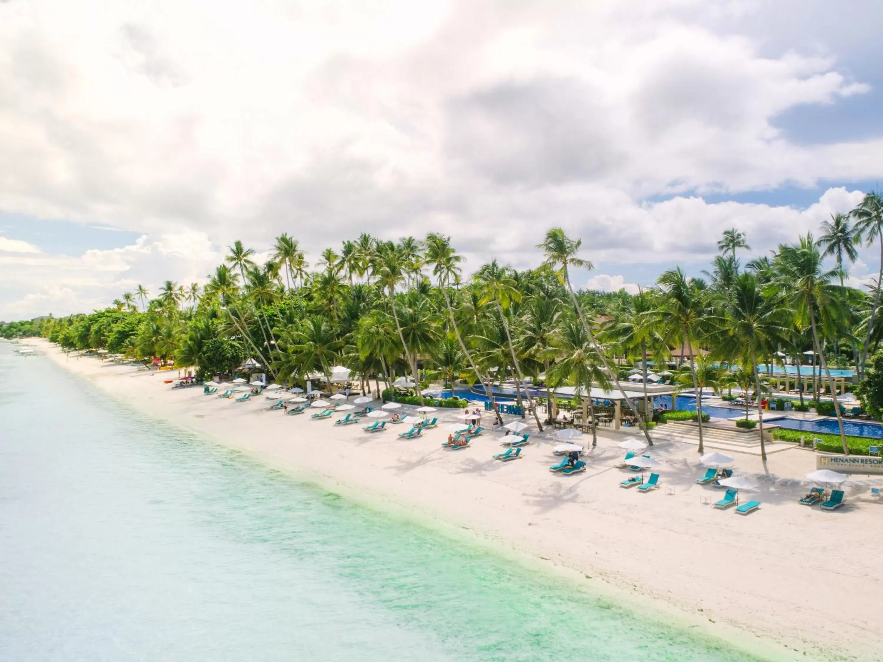 Beach in Henann Resort Alona Beach