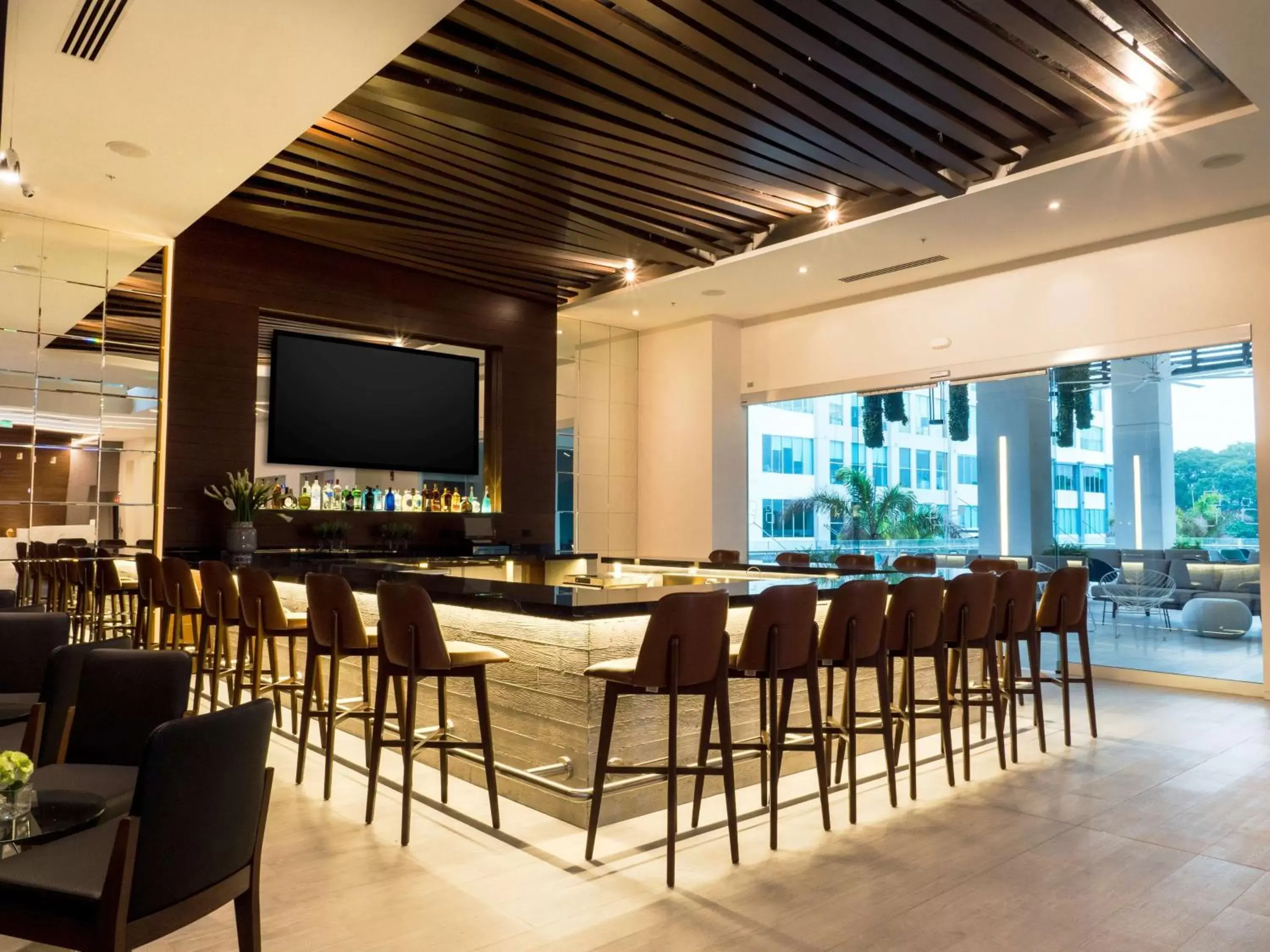 Lounge or bar, Restaurant/Places to Eat in Hilton Garden Inn Santa Ana, San Jose