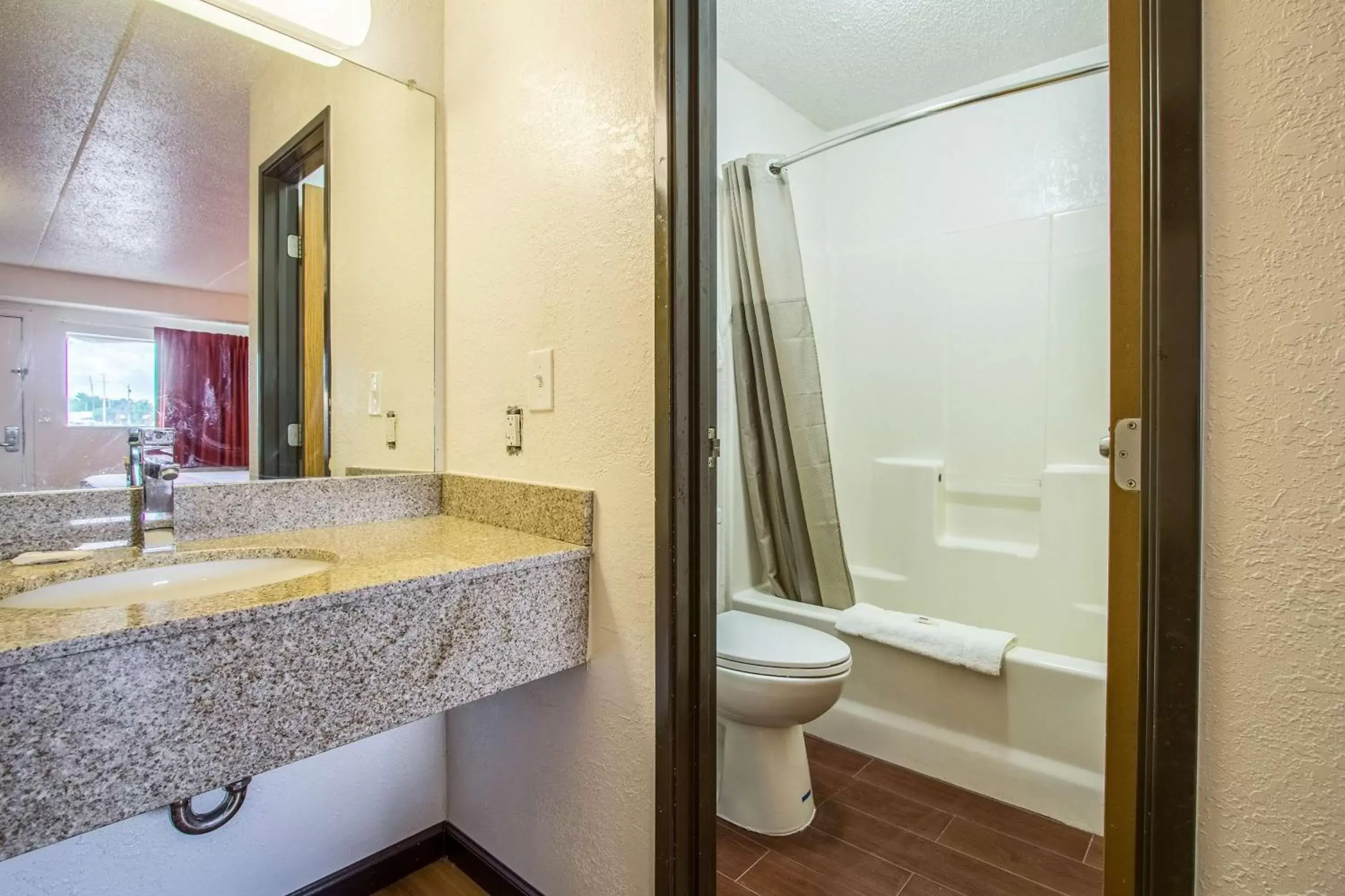 Toilet, Bathroom in Motel 6-Ashland, OH