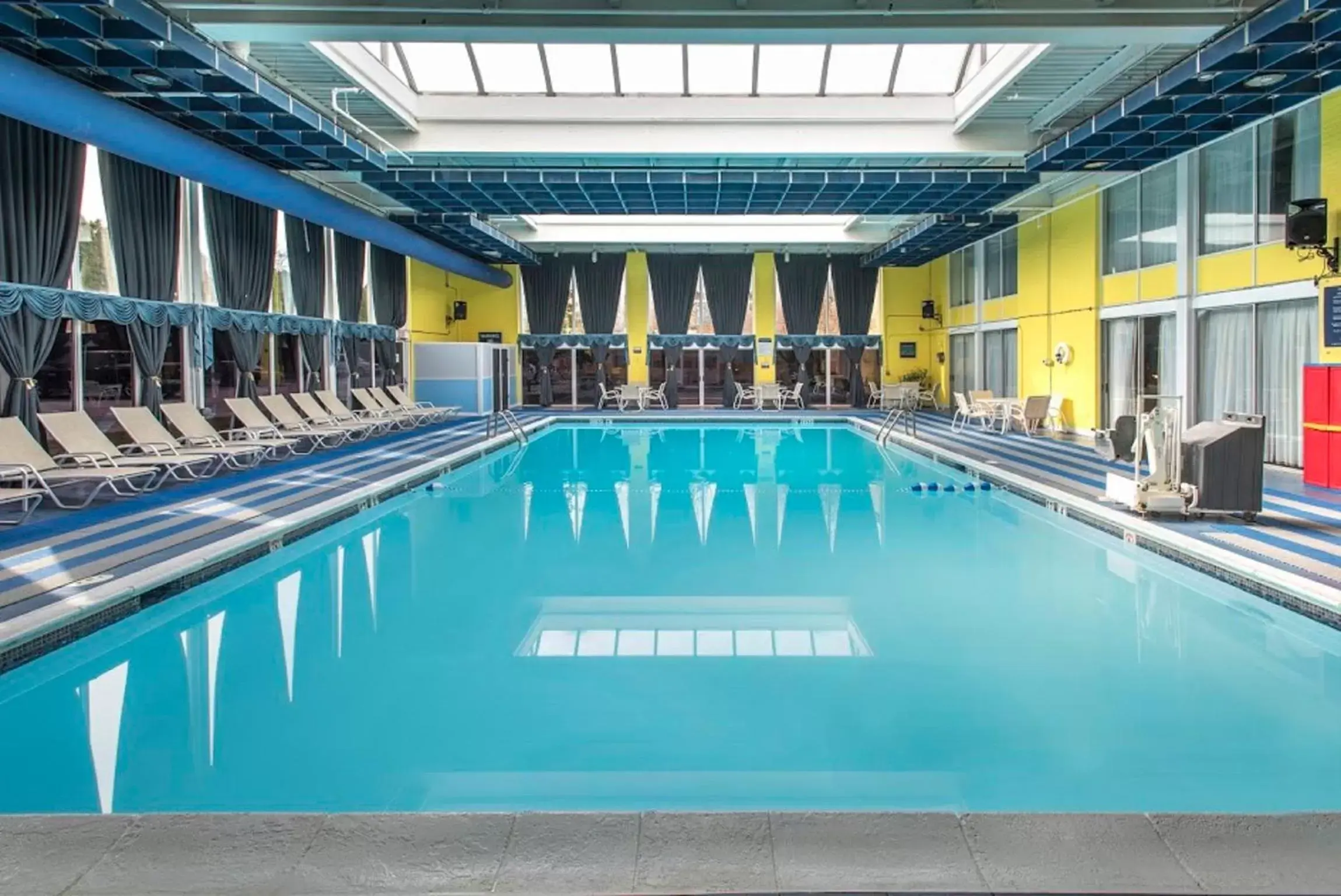 Swimming Pool in Days Hotel by Wyndham Allentown Airport / Lehigh Valley