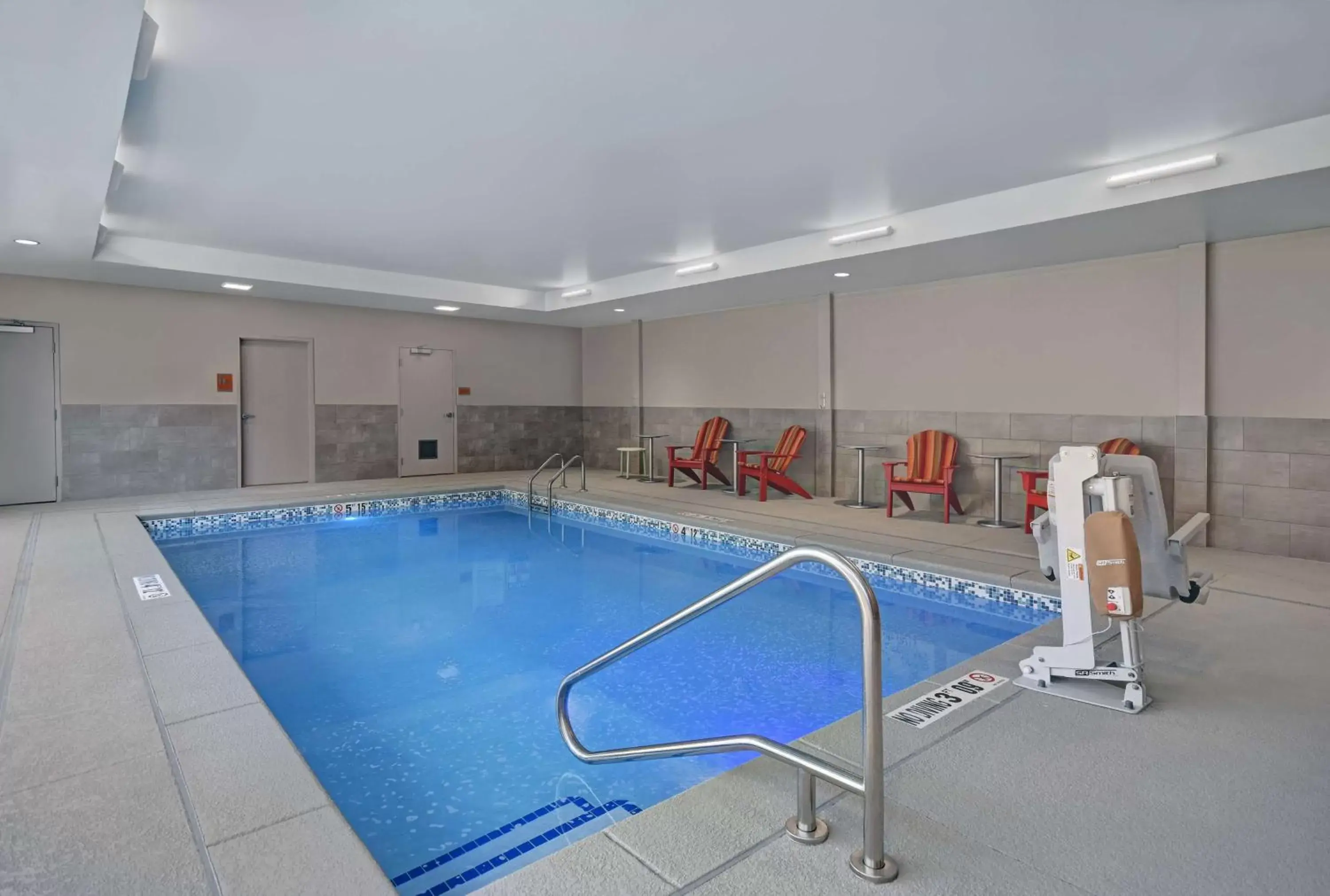 Swimming Pool in Home2 Suites By Hilton Raleigh North I-540