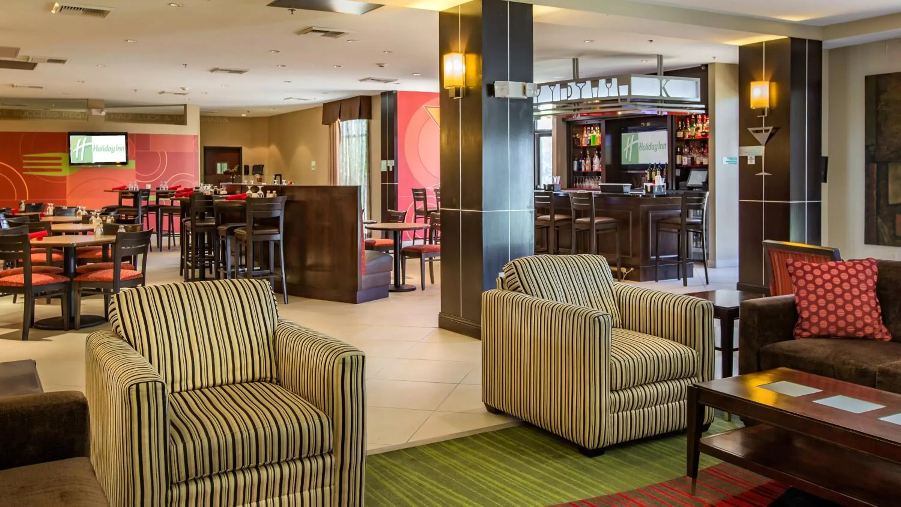 Restaurant/places to eat, Lounge/Bar in Holiday Inn Oklahoma City Airport, an IHG Hotel