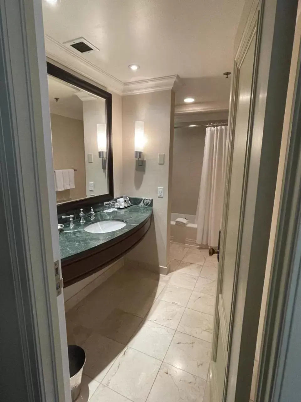 Bathroom in Fairmont Hotel Macdonald