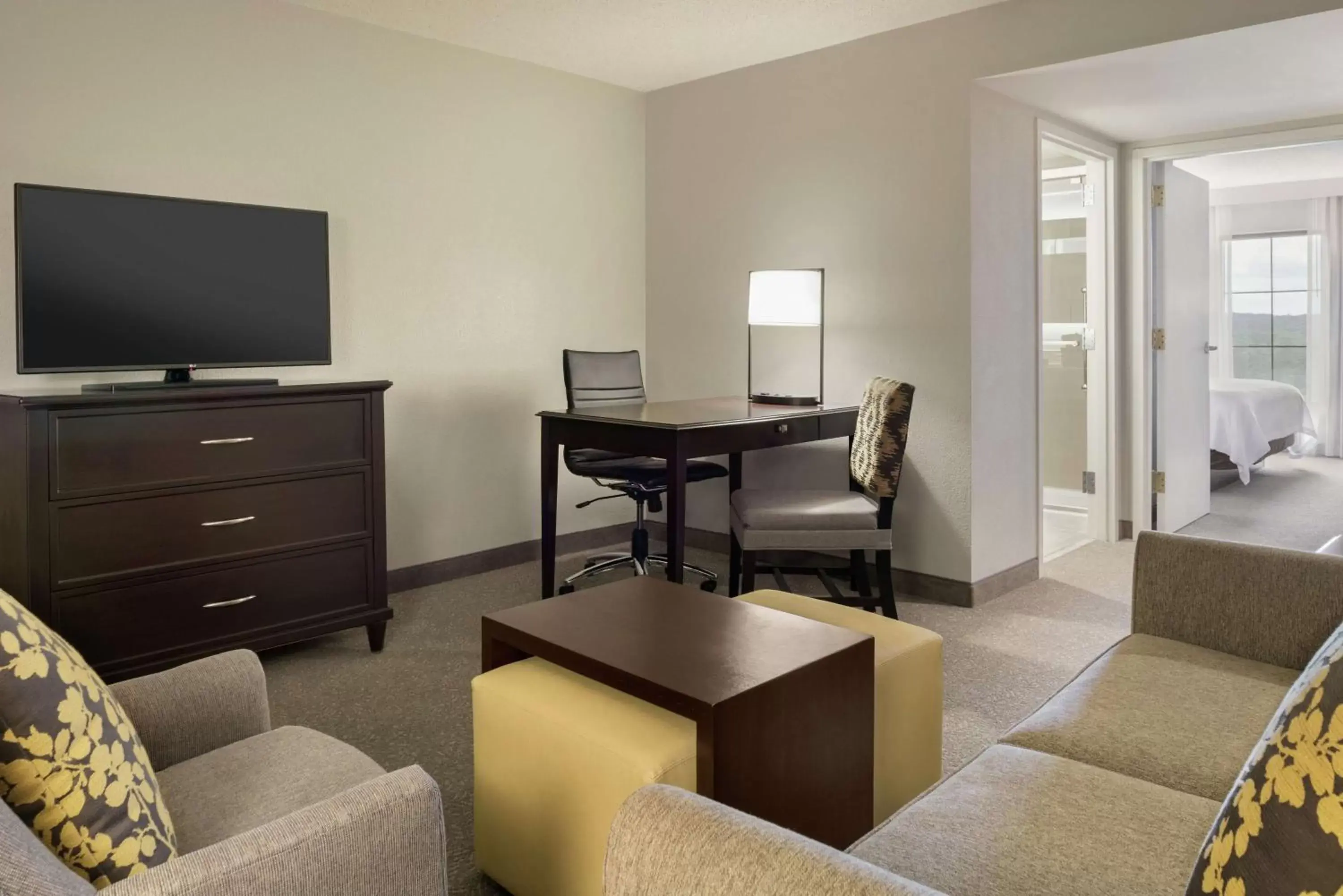 Bedroom, Seating Area in Embassy Suites by Hilton Atlanta Alpharetta