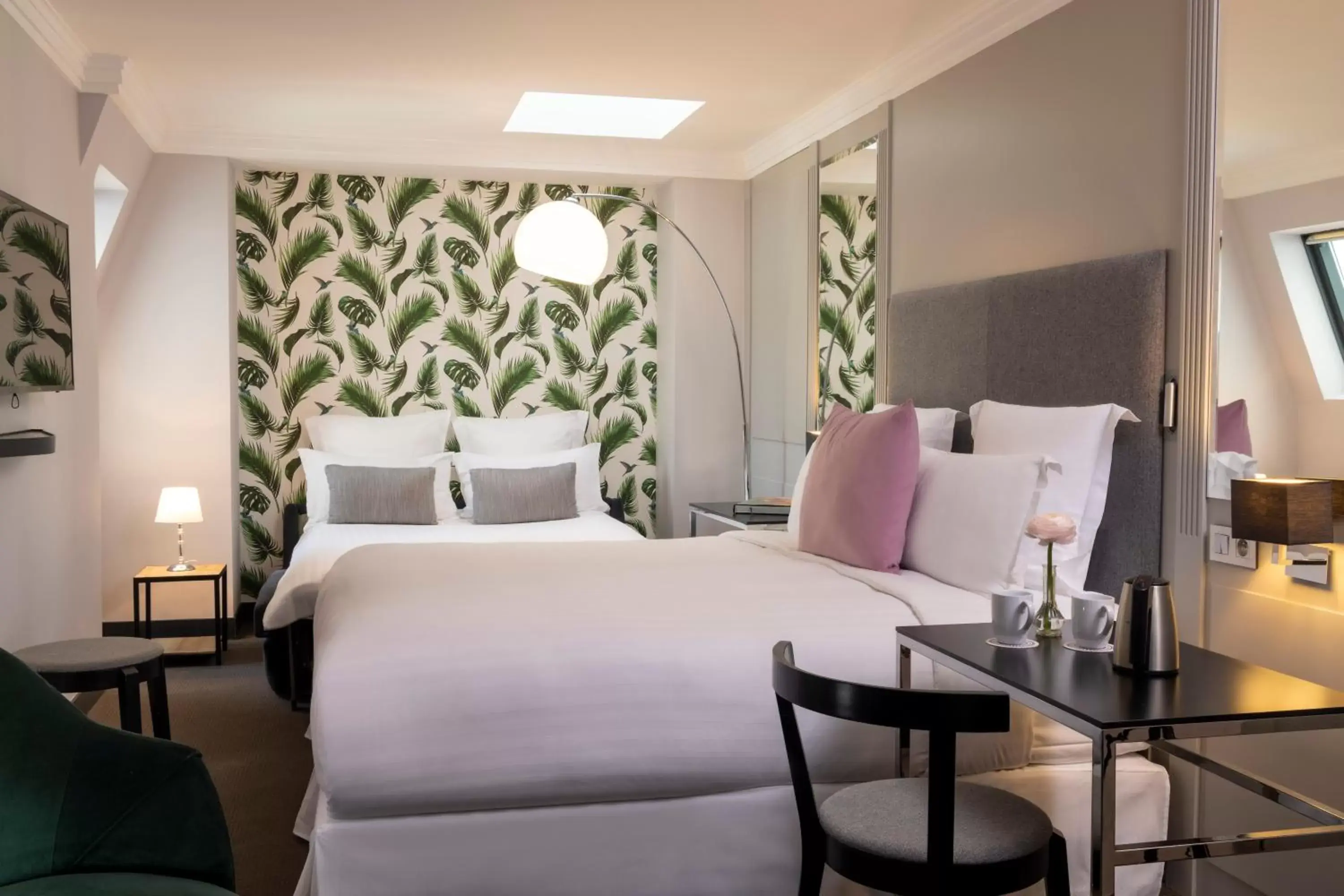 Bedroom, Bed in Les Matins de Paris & Spa