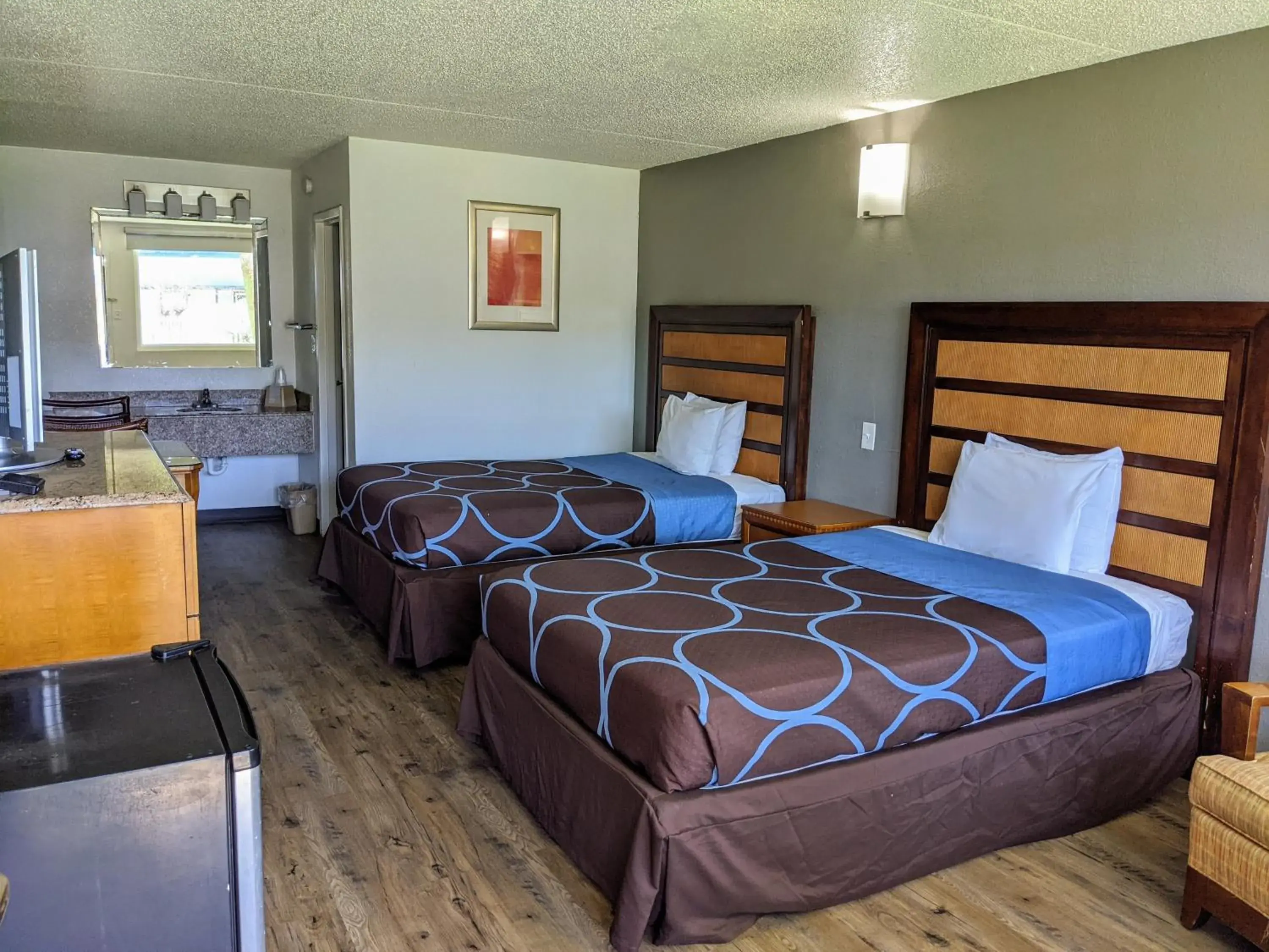 Bed in Garden Inn & Suites