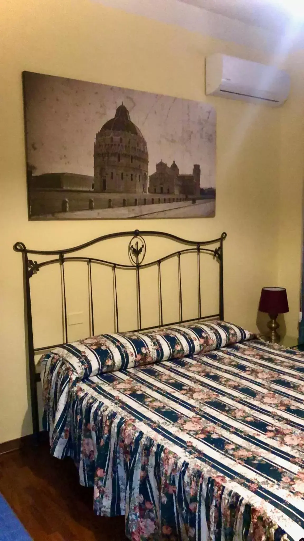 Bed in Villa Orsini - A Retreat in Pisa - Food and Relax