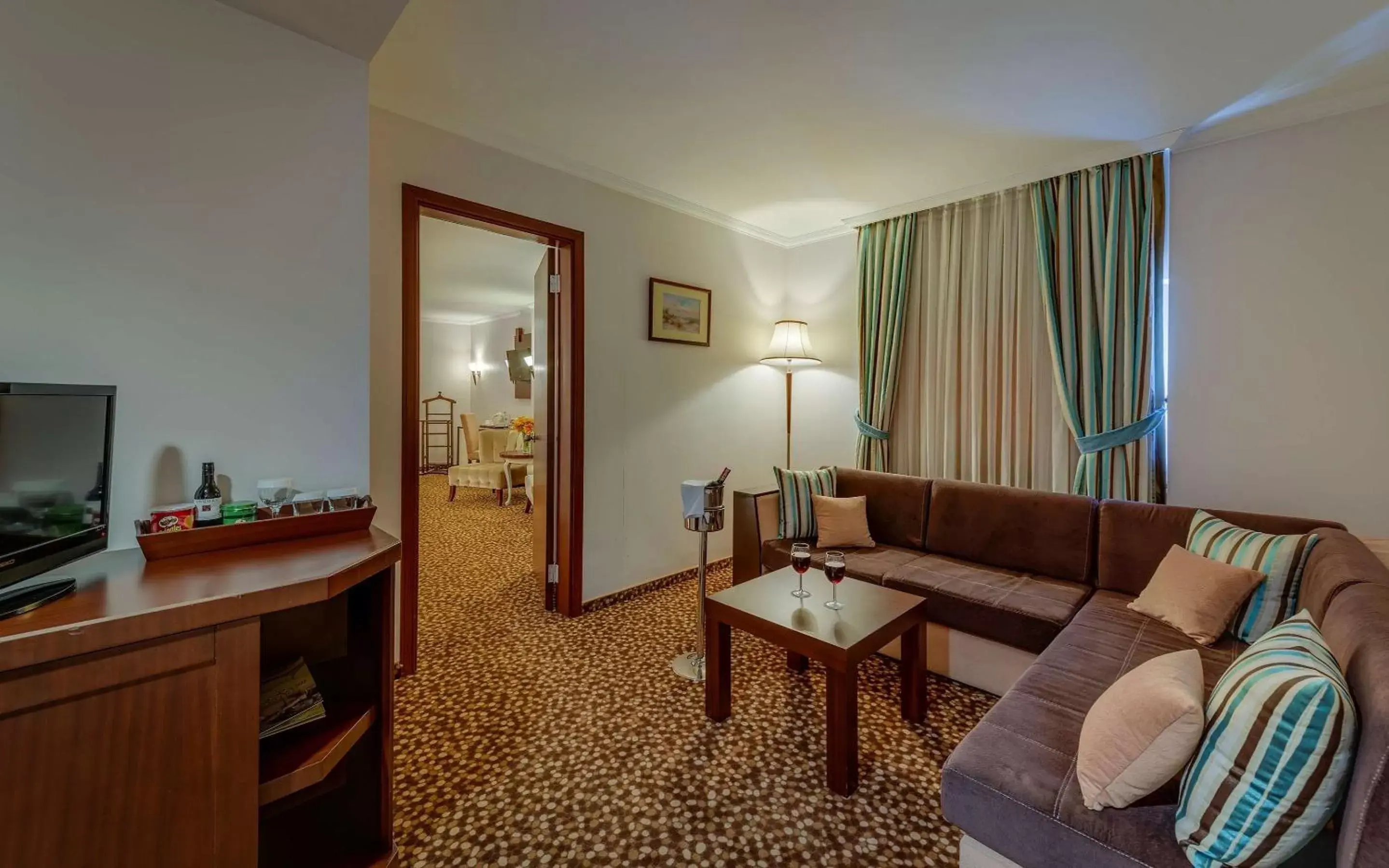 Suite in Best Western Plus Khan Hotel Suite in Best Western Plus Khan Hotel