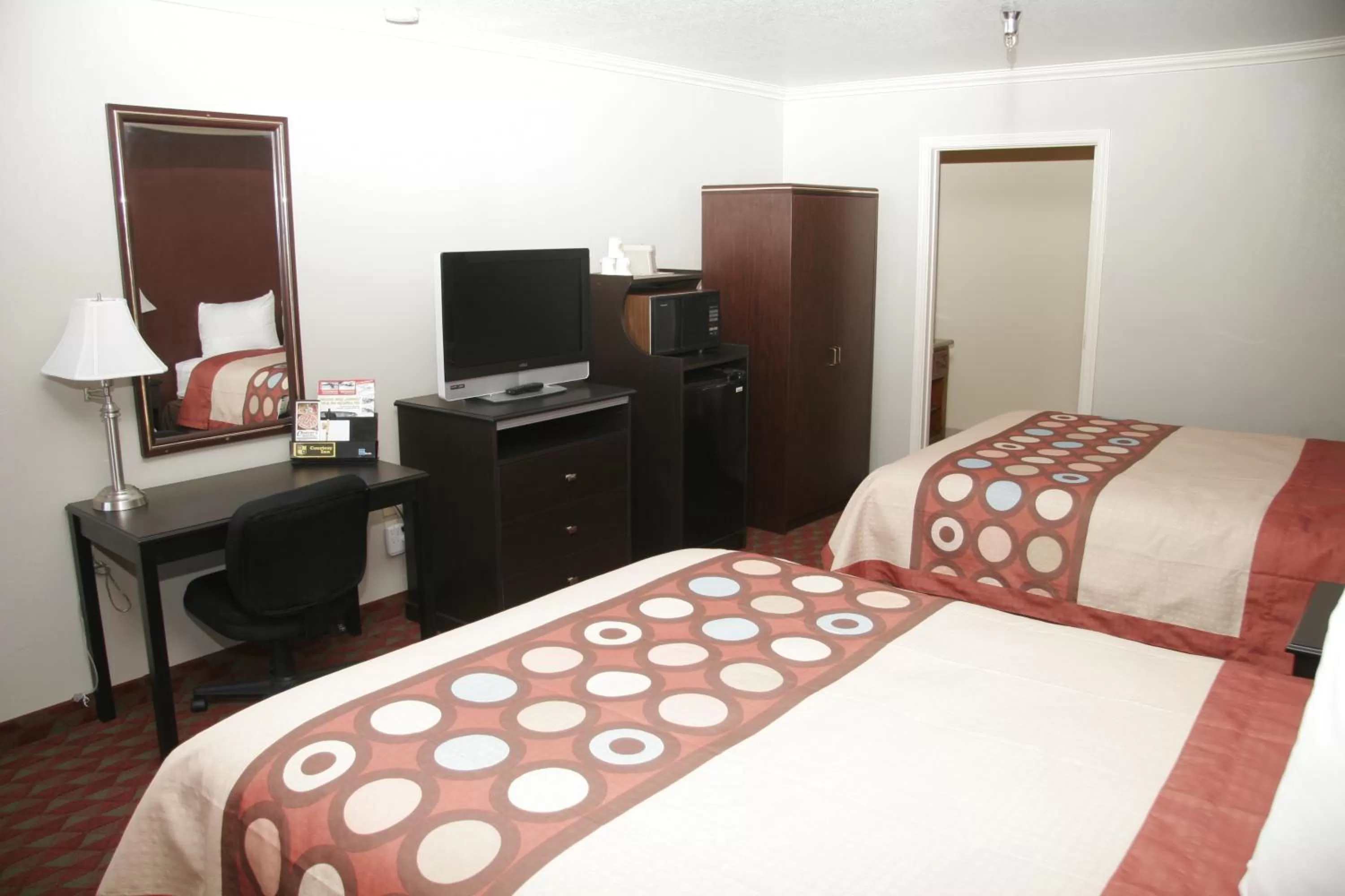 Photo of the whole room, Bed in INN at King City