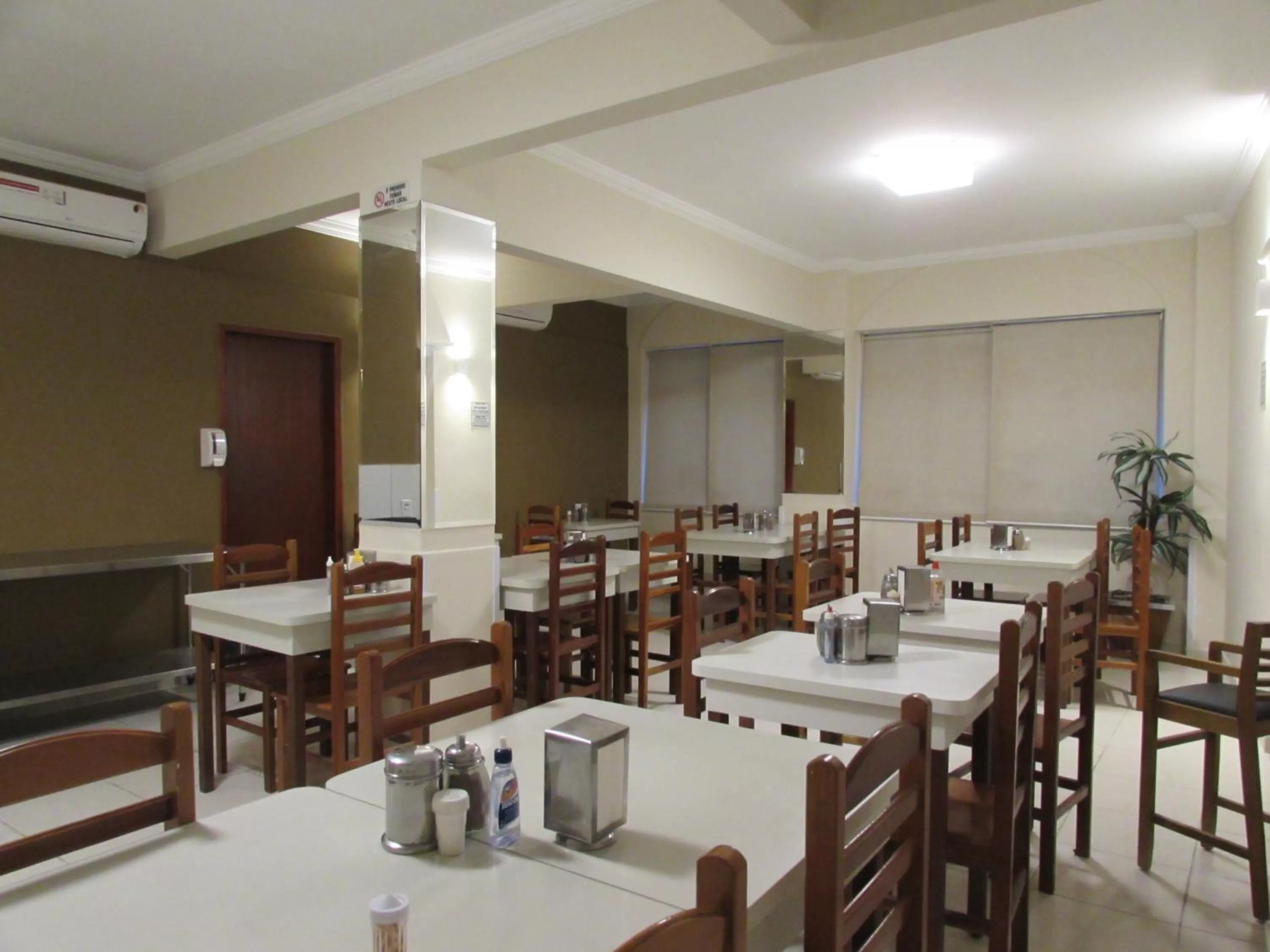 Restaurant/places to eat in Hotel Salomão - Próximo a 25 de Março, Bom Retiro, Brás e Rua Santa Efigênia, a 2 minutos do Mirante Sampa Sky e pista de Skate Anhangabaú