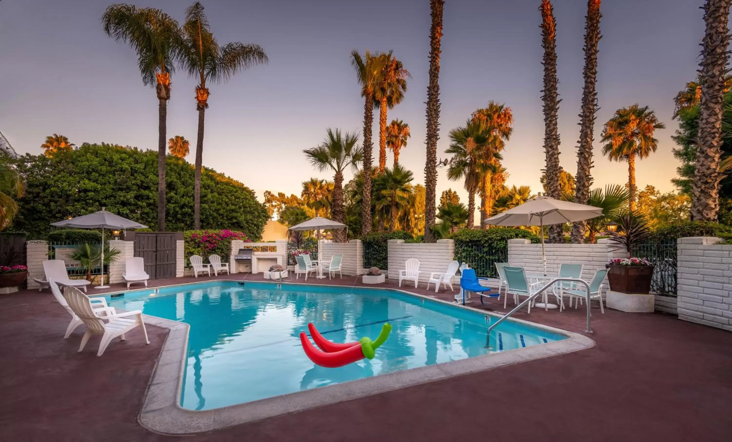 Swimming Pool in Hotel Pepper Tree Boutique Kitchen Studios - Anaheim