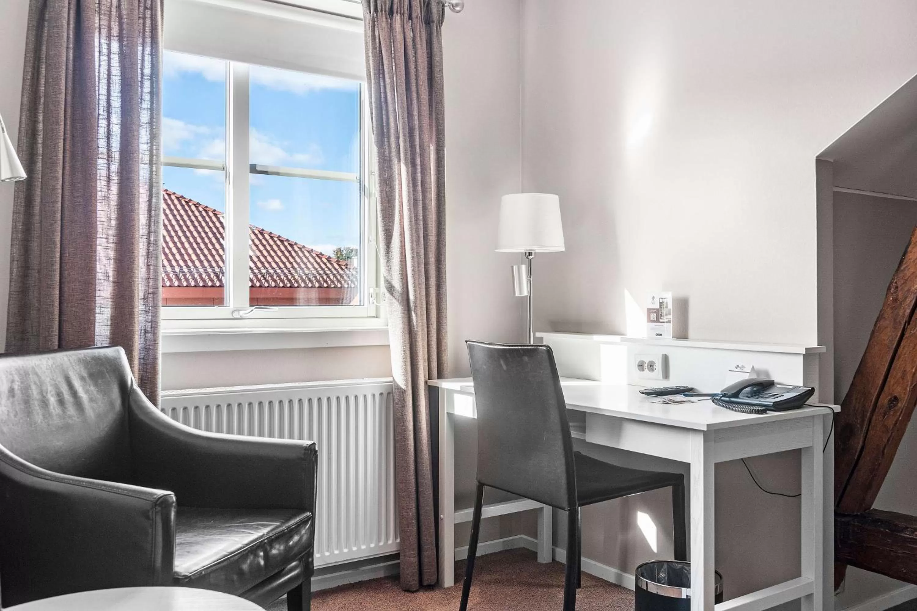 Bedroom in Best Western Plus Edward Hotel