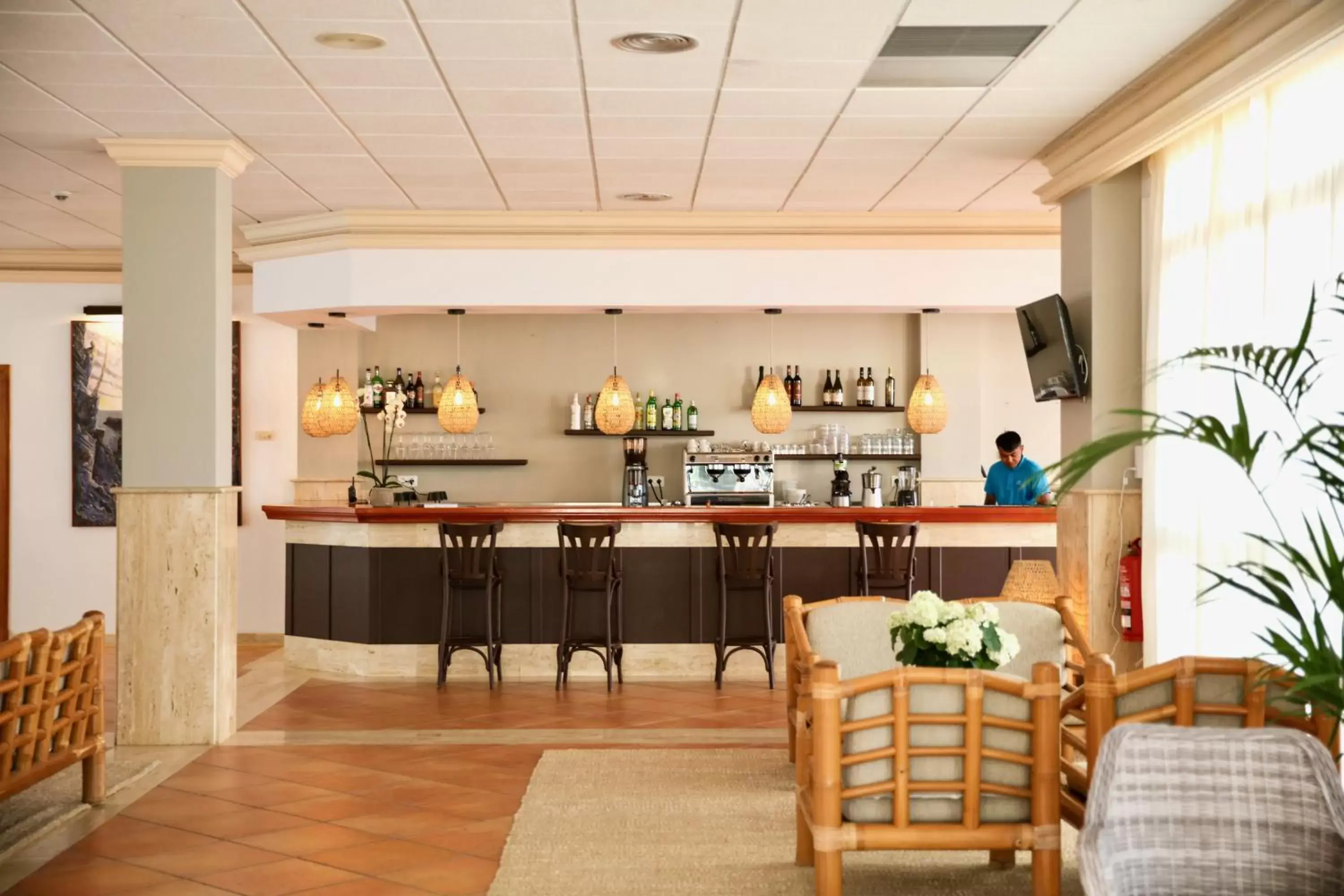 Lounge or bar, Restaurant/Places to Eat in Nuramar Resort & Villas