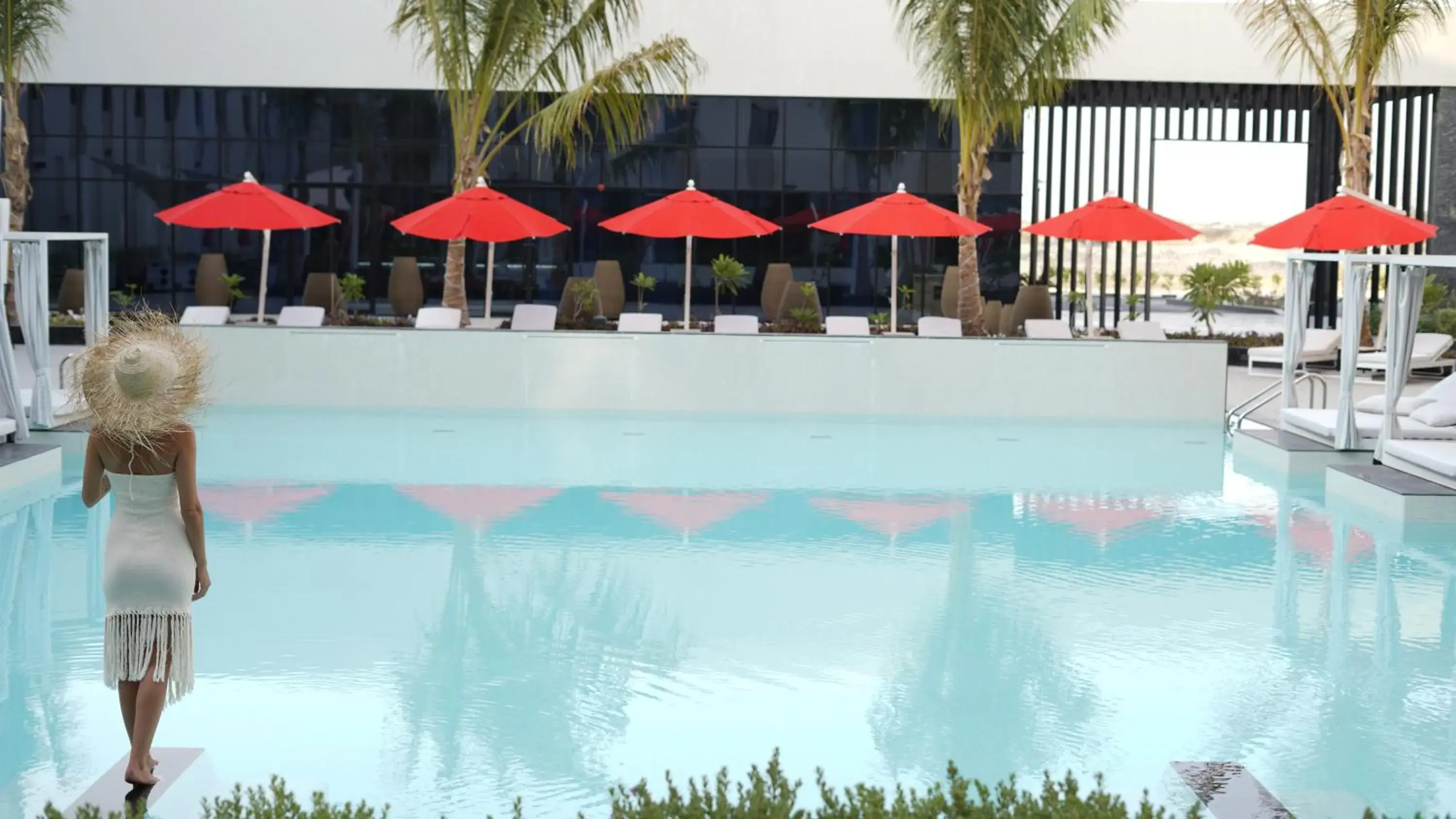 Swimming Pool in Avani Muscat Hotel & Suites