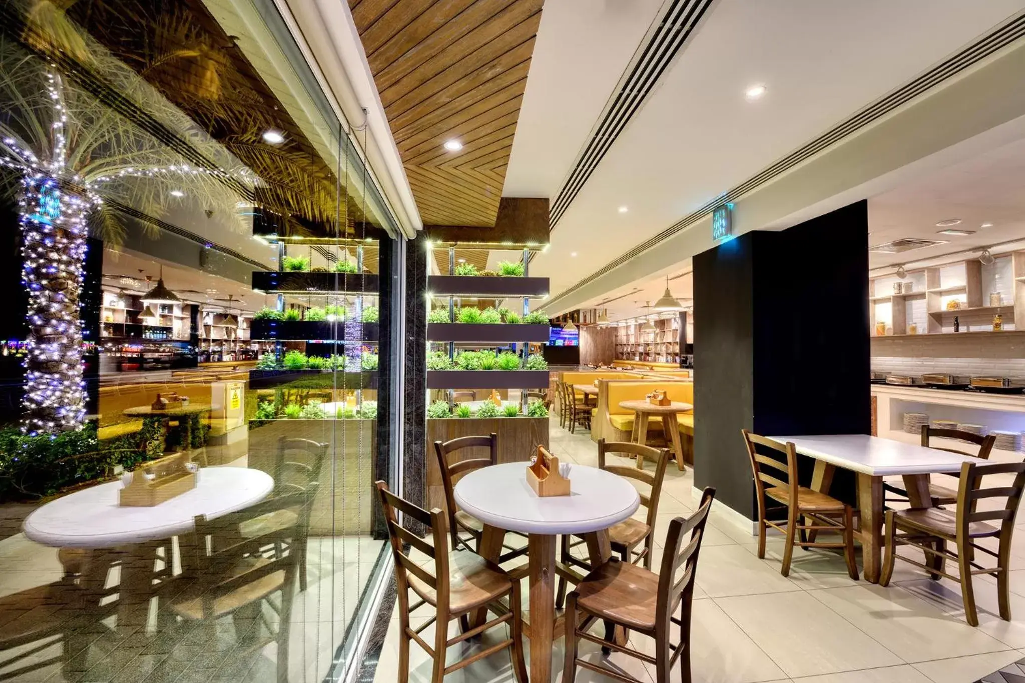 Restaurant/places to eat, Lounge/Bar in Pearl Marina Hotel Apartments