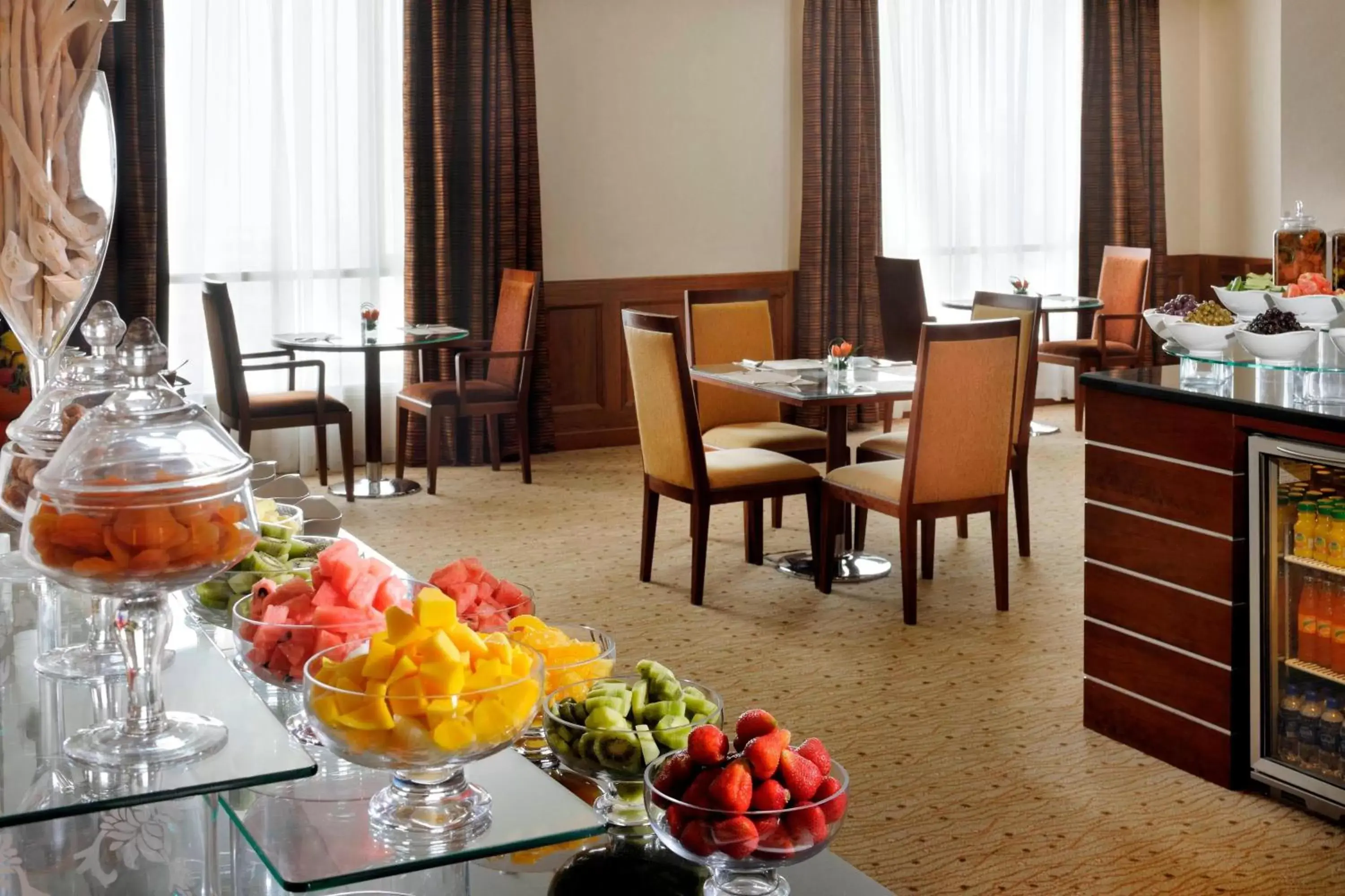 Lounge or bar, Restaurant/Places to Eat in Courtyard By Marriott Kuwait City