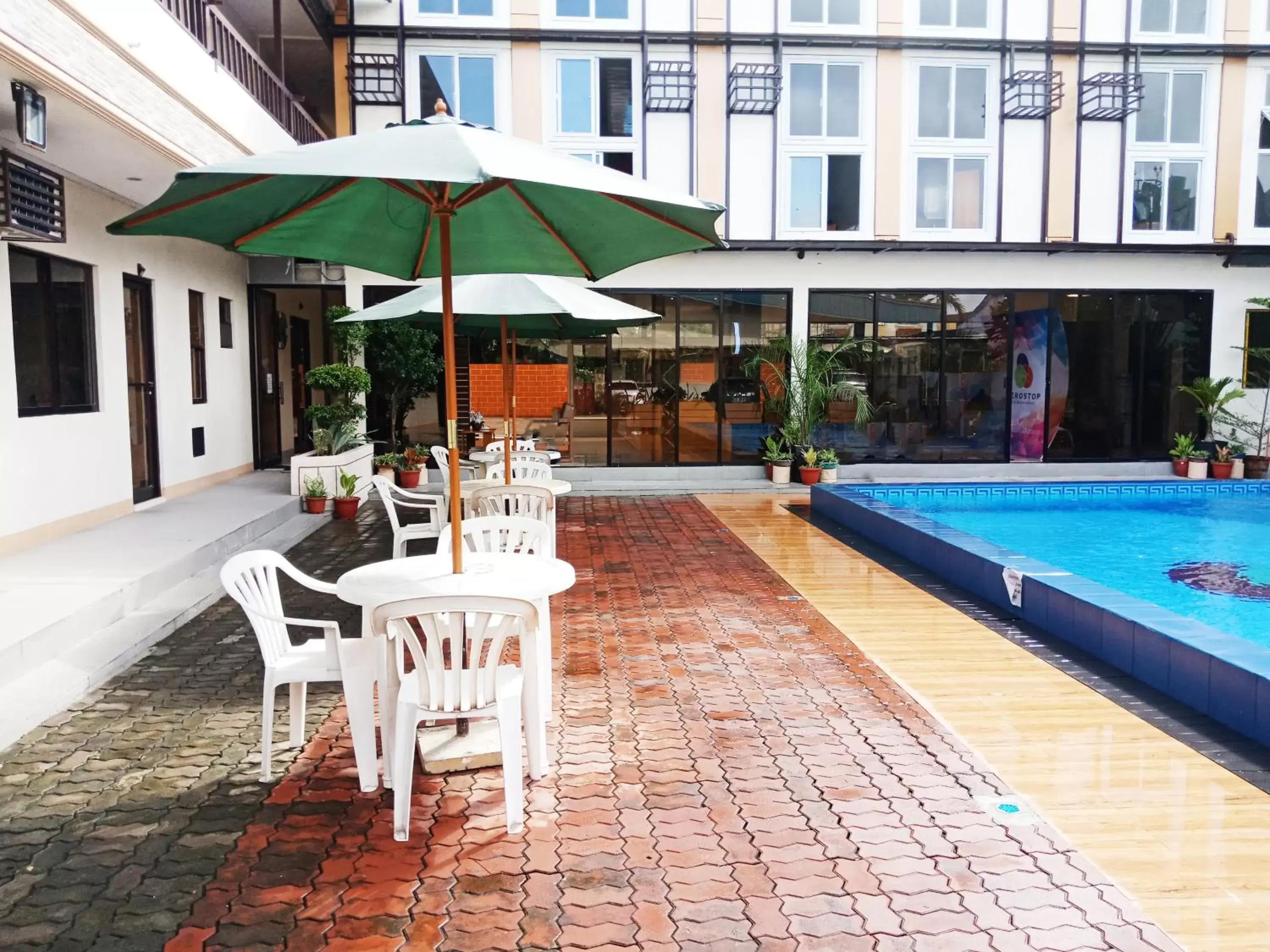 Swimming pool in Aerostop Hotel and Restaurant