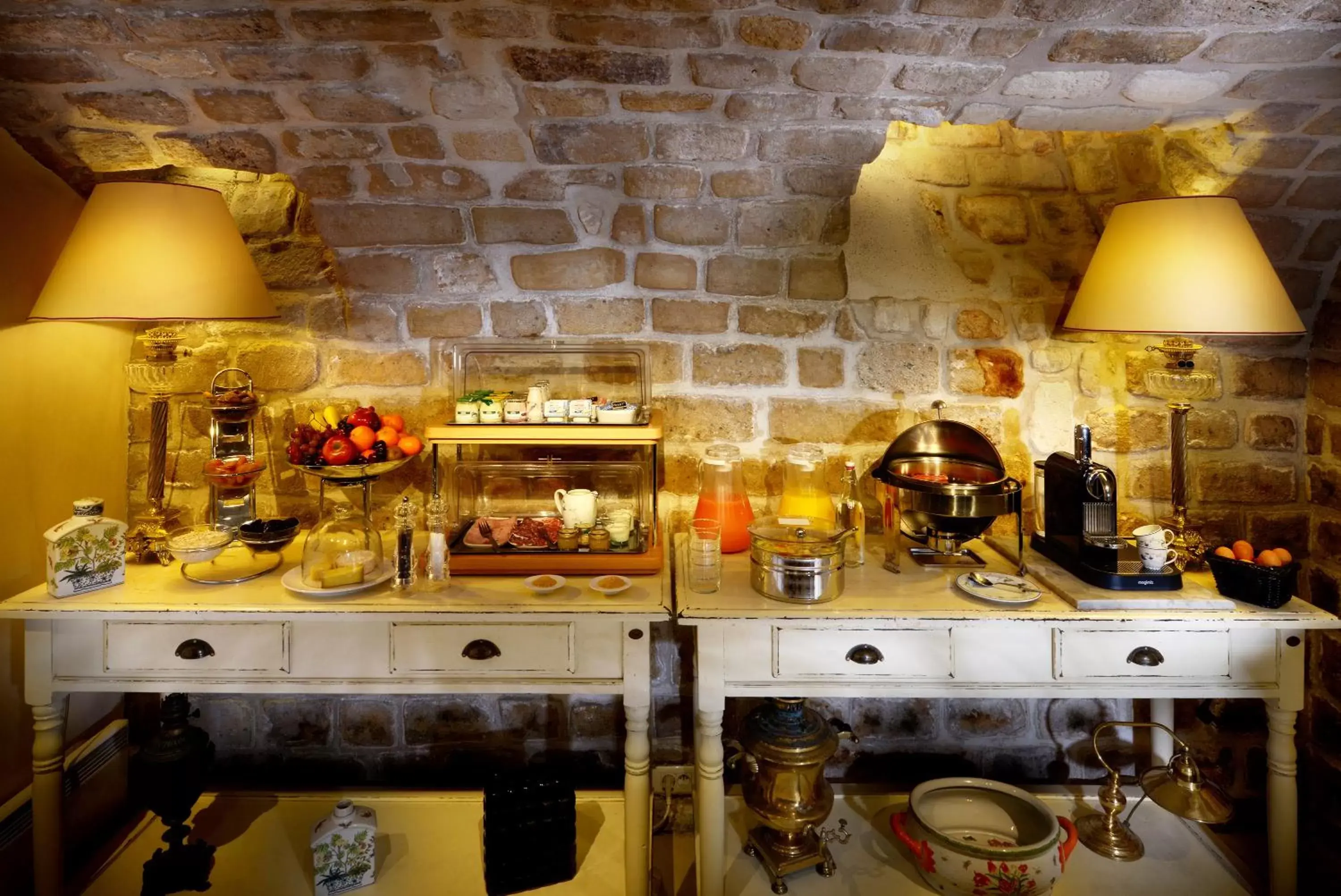 Area and facilities, Kitchen/Kitchenette in Le Relais Montmartre
