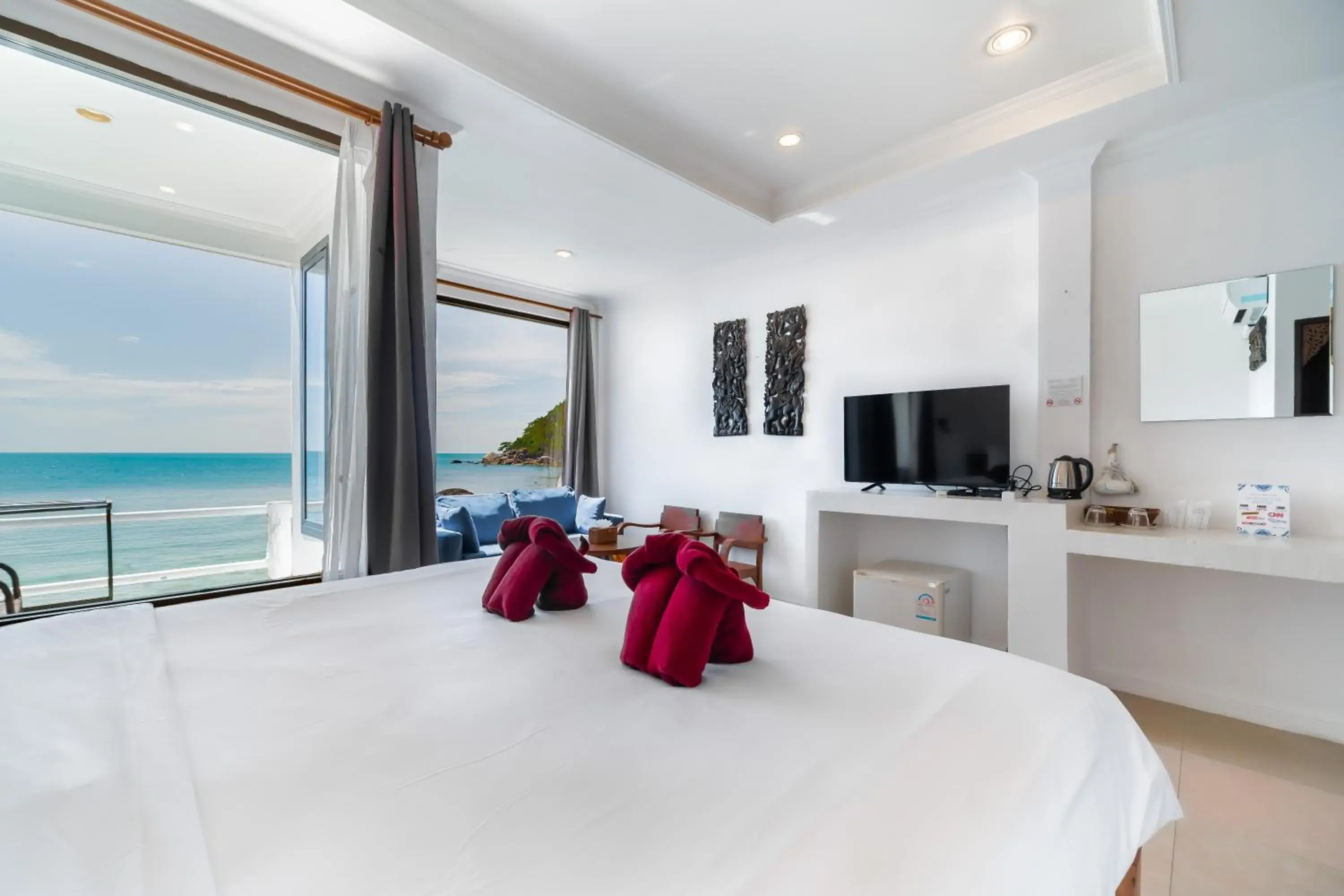 Bed in Crystal Bay Beach Resort