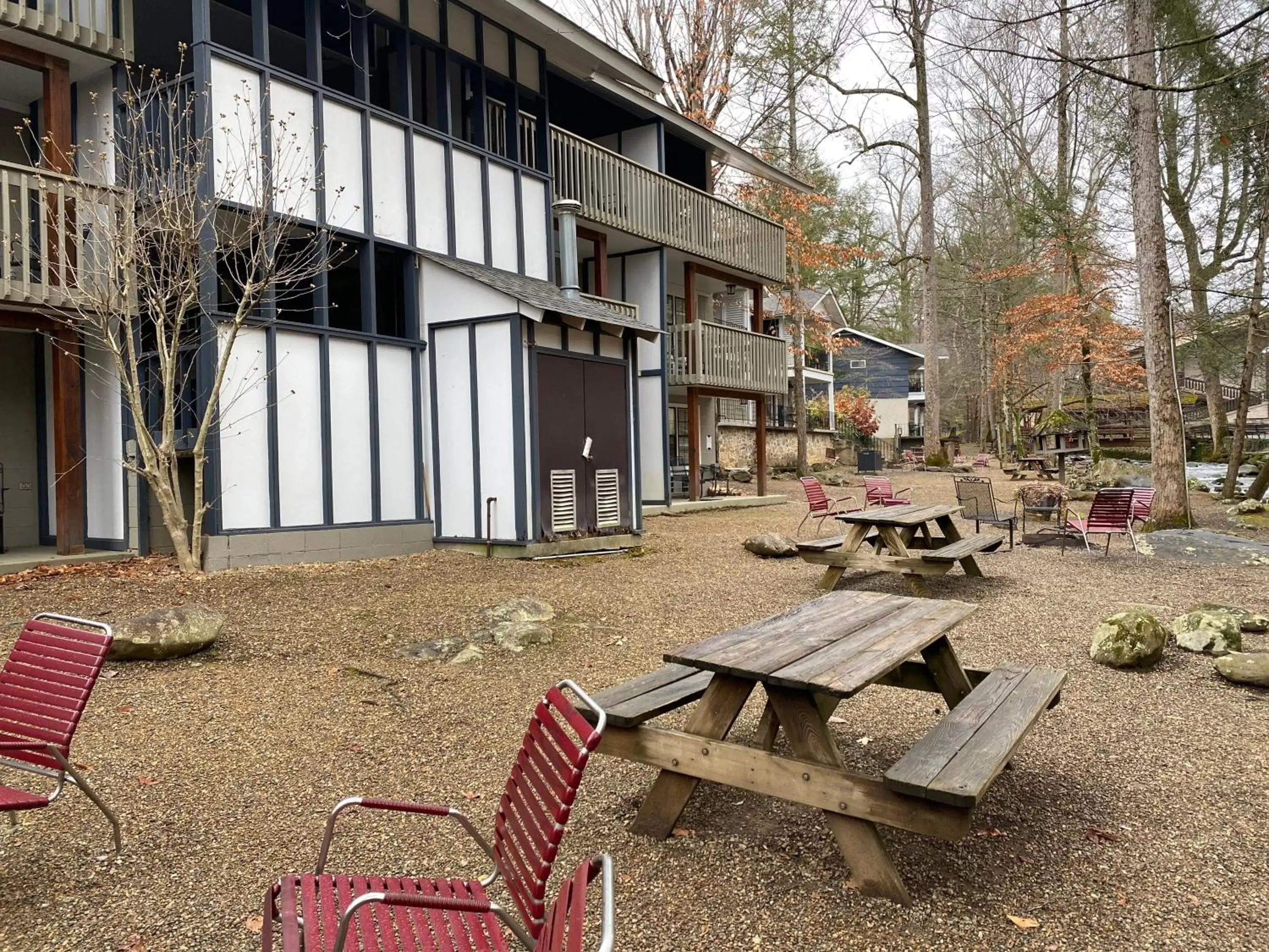 Patio in Carr's Northside Hotel and Cottages