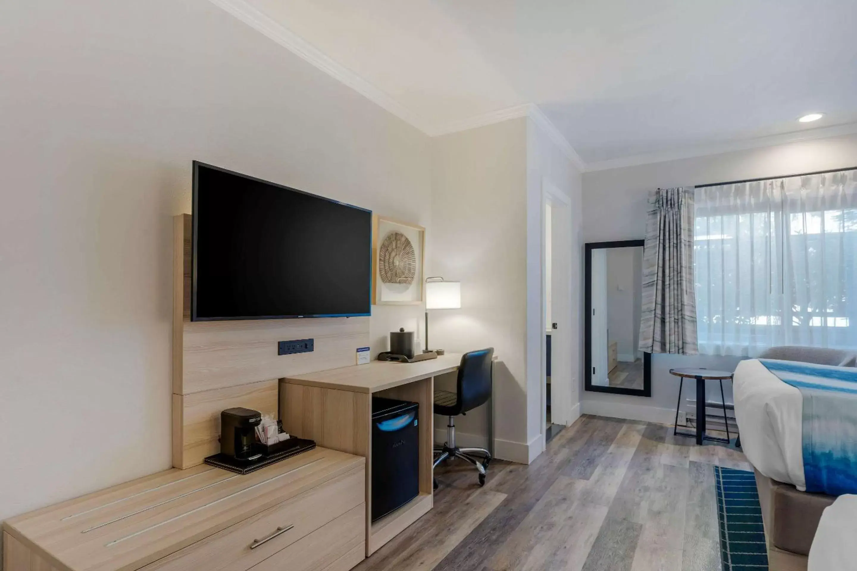 Bedroom, Bed in Comfort Inn Carmel By the Sea Bedroom, Bed in Comfort Inn Carmel By the Sea