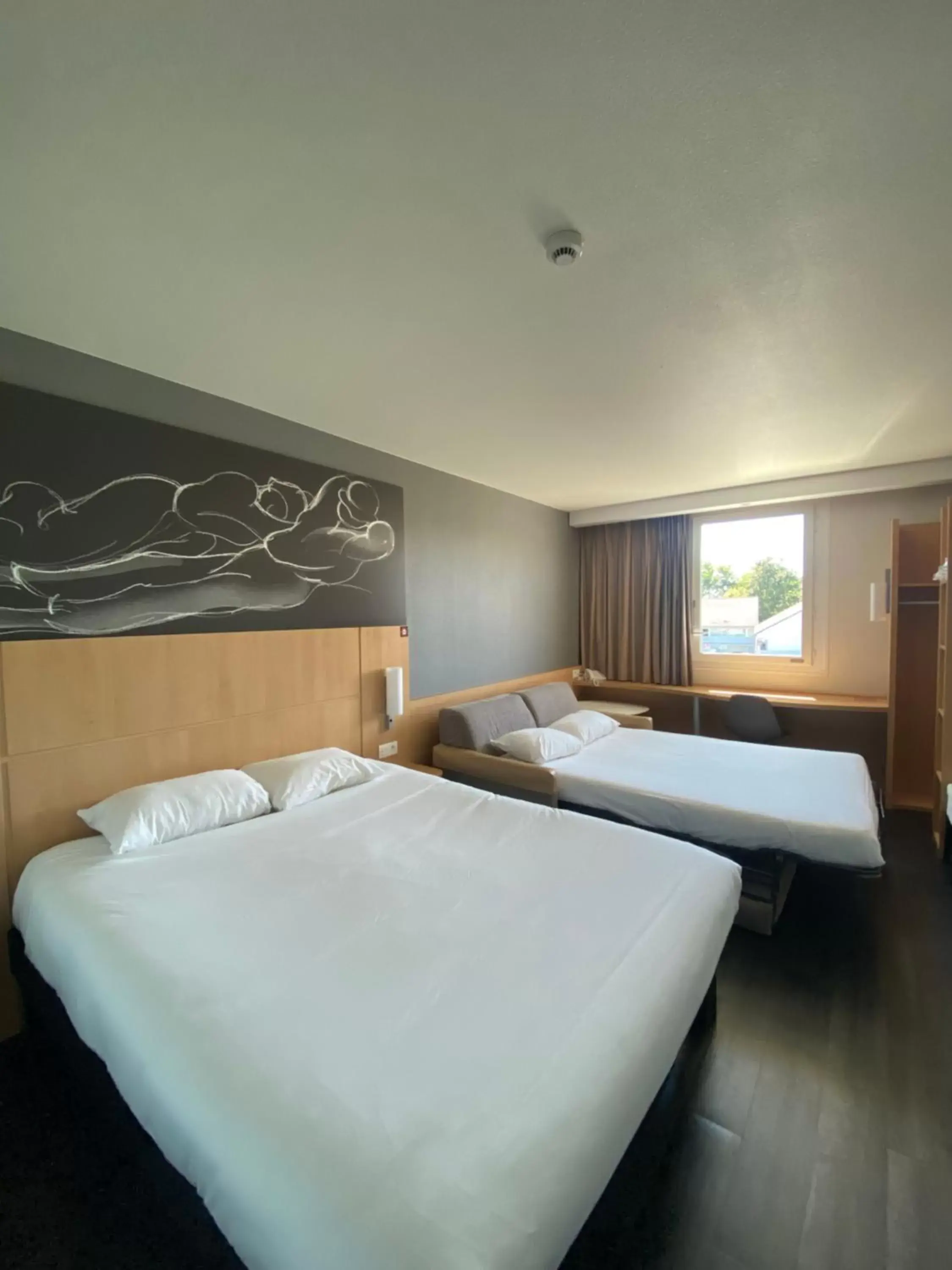 Property building, Bed in ibis Clermont Ferrand Nord Riom Property building, Bed in ibis Clermont Ferrand Nord Riom
