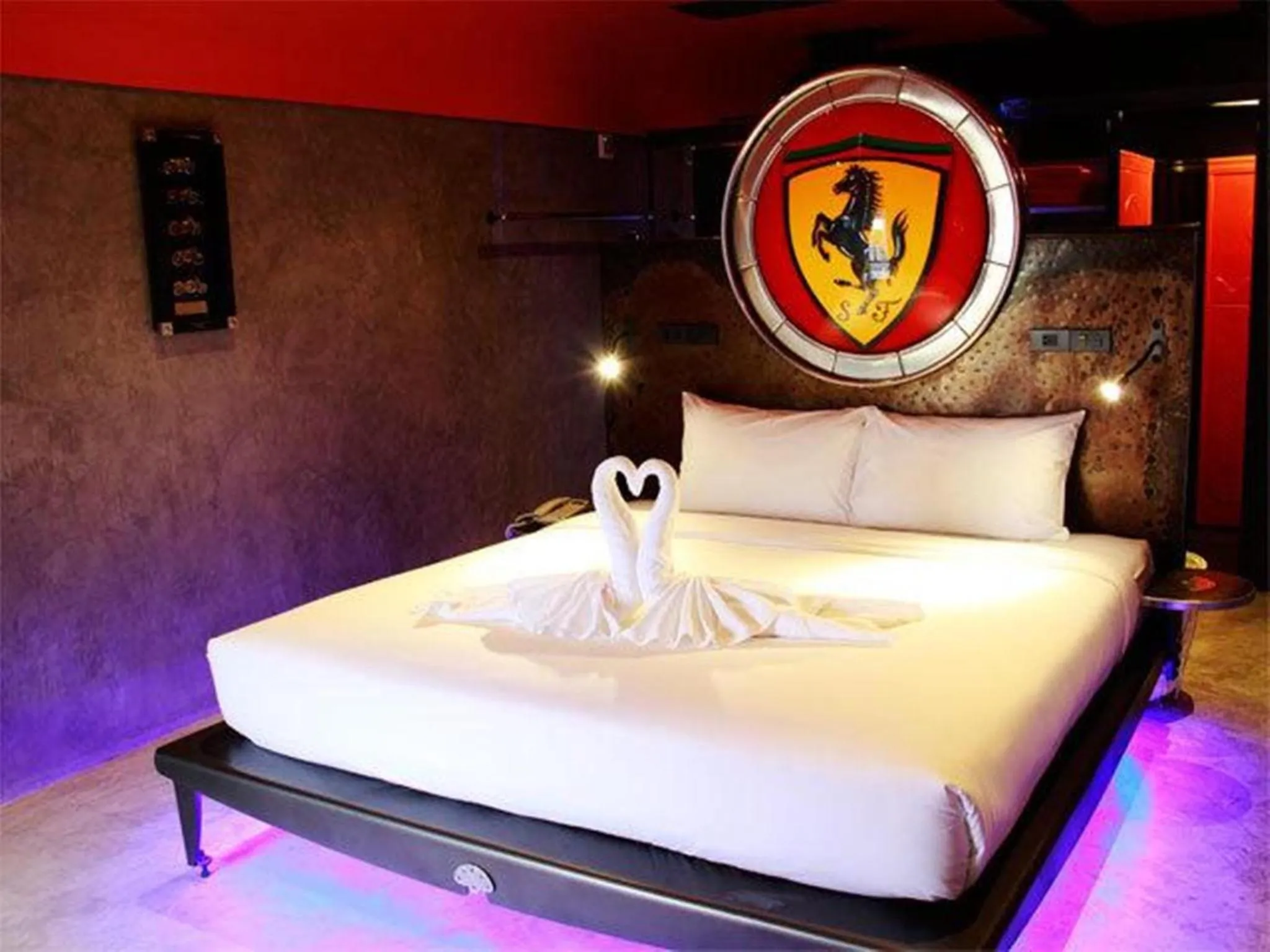 Bedroom, Bed in Nicky's Handlebar