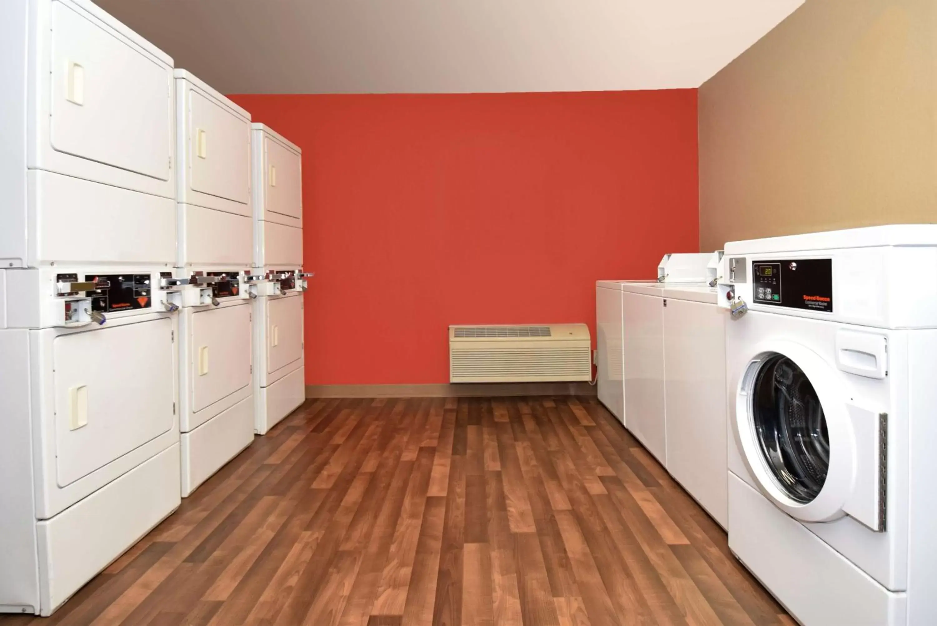 laundry, Kitchen/Kitchenette in Extended Stay America Suites - Washington, DC - Germantown - Town Center