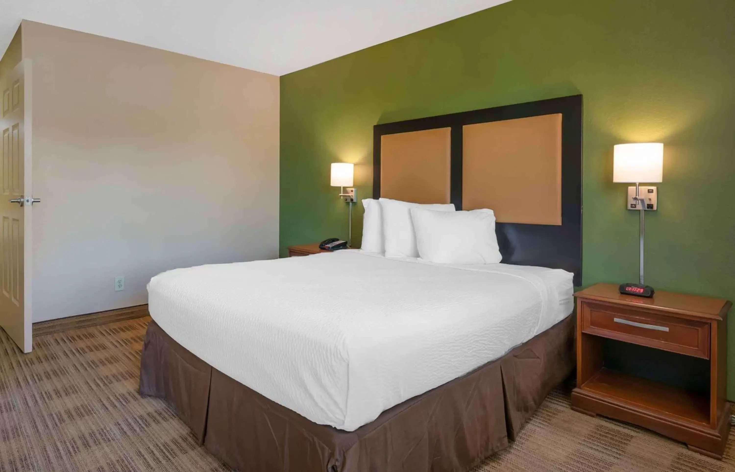 Bedroom, Bed in Extended Stay America Suites - West Palm Beach - Northpoint Corporate Park