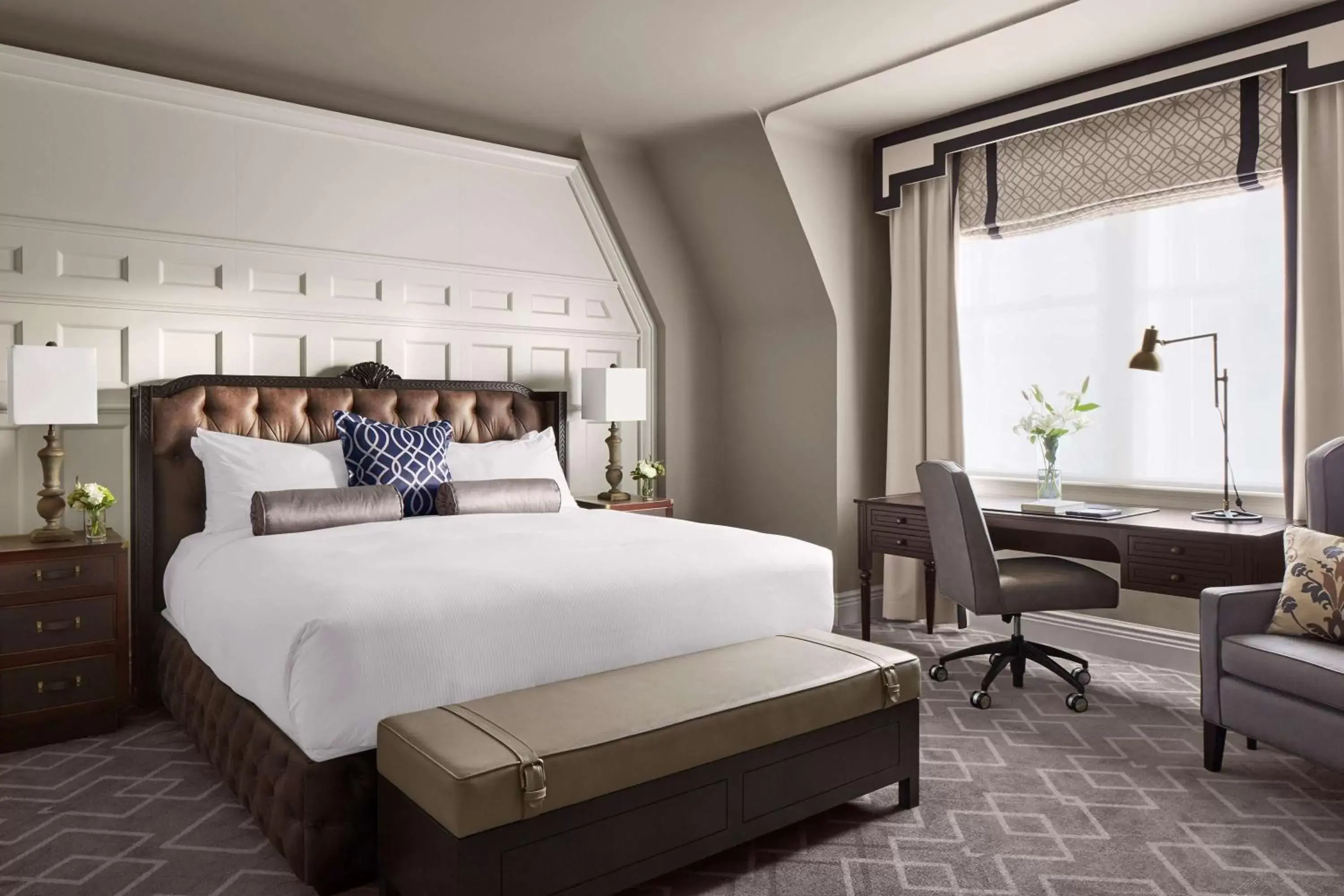 Bedroom, Bed in Fairmont Hotel Macdonald