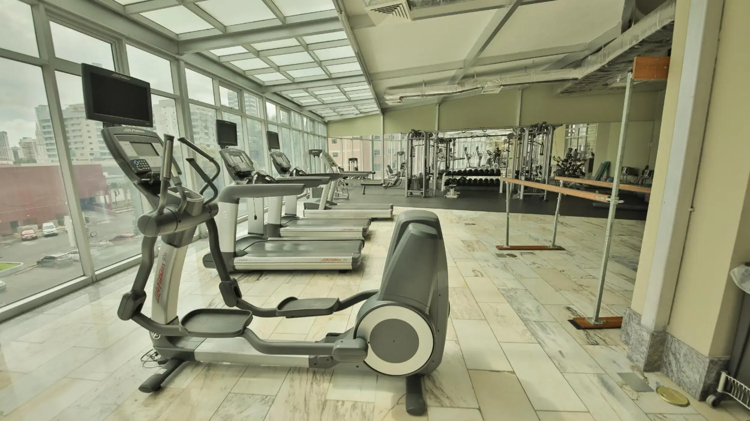 Fitness Center/Facilities in Torres de Alba Hotel & Suites
