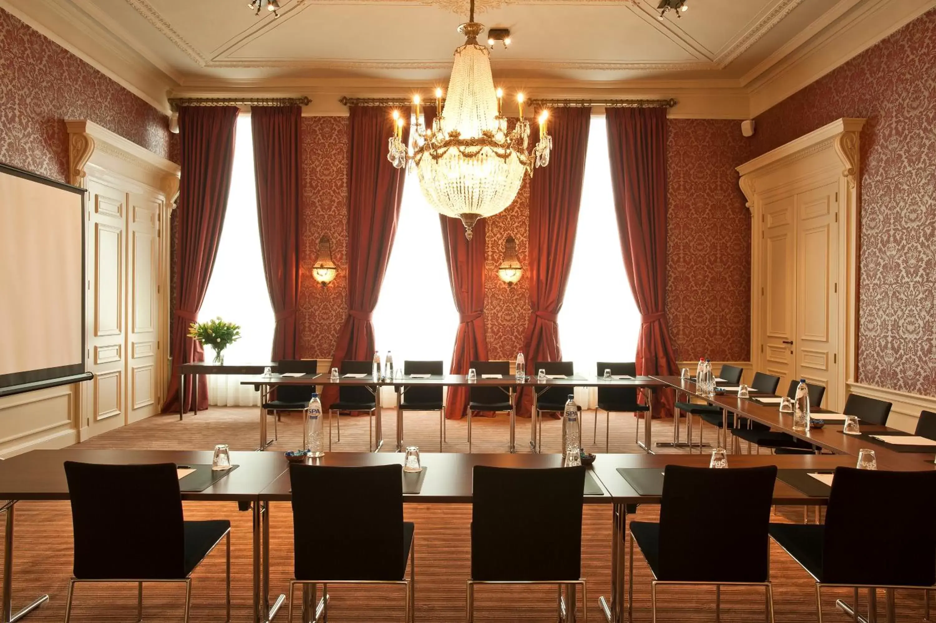 Business facilities, Restaurant/Places to Eat in Grand Hotel Casselbergh Brugge