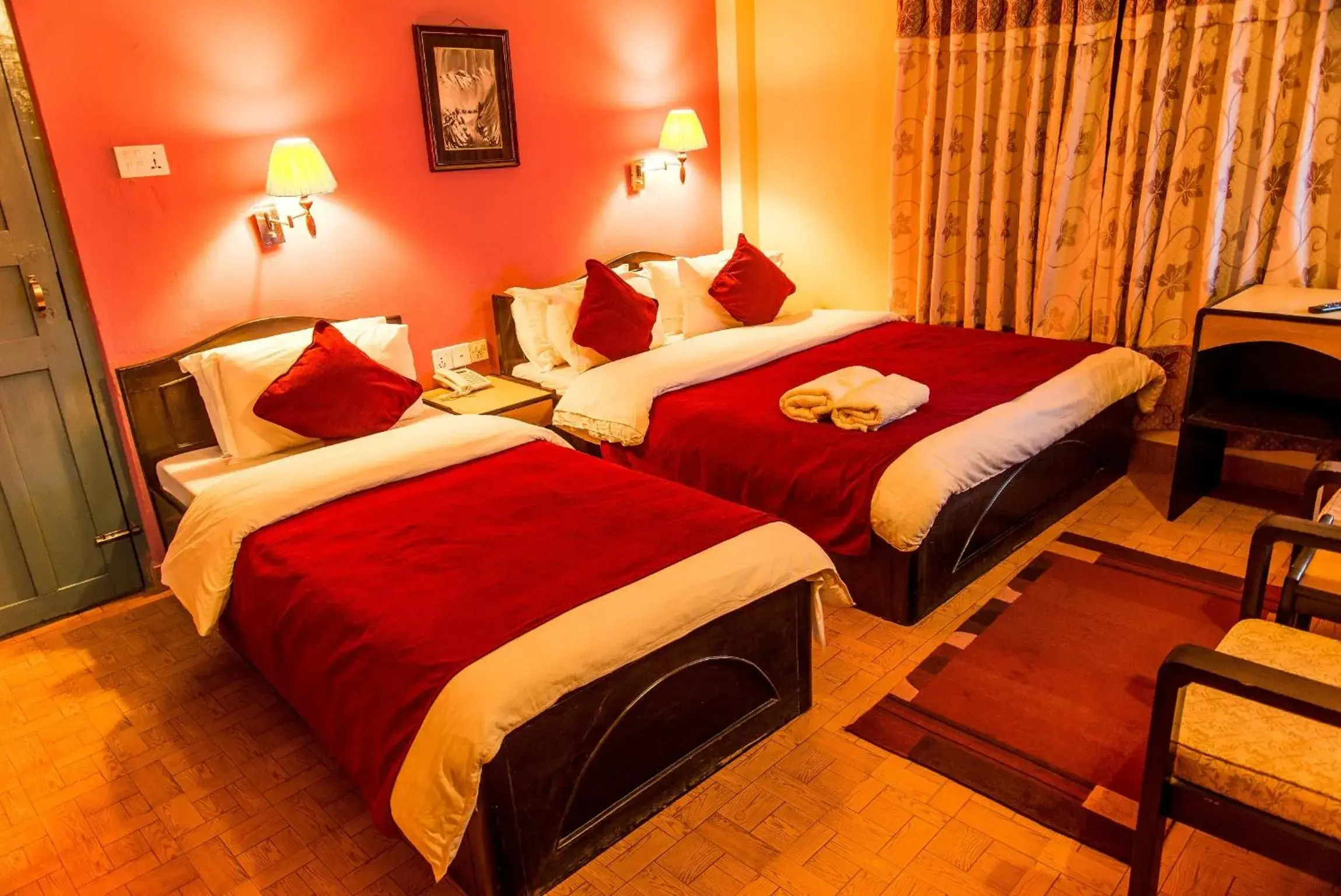 Bedroom, Bed in Hotel Silver Oaks Inn Bedroom, Bed in Hotel Silver Oaks Inn