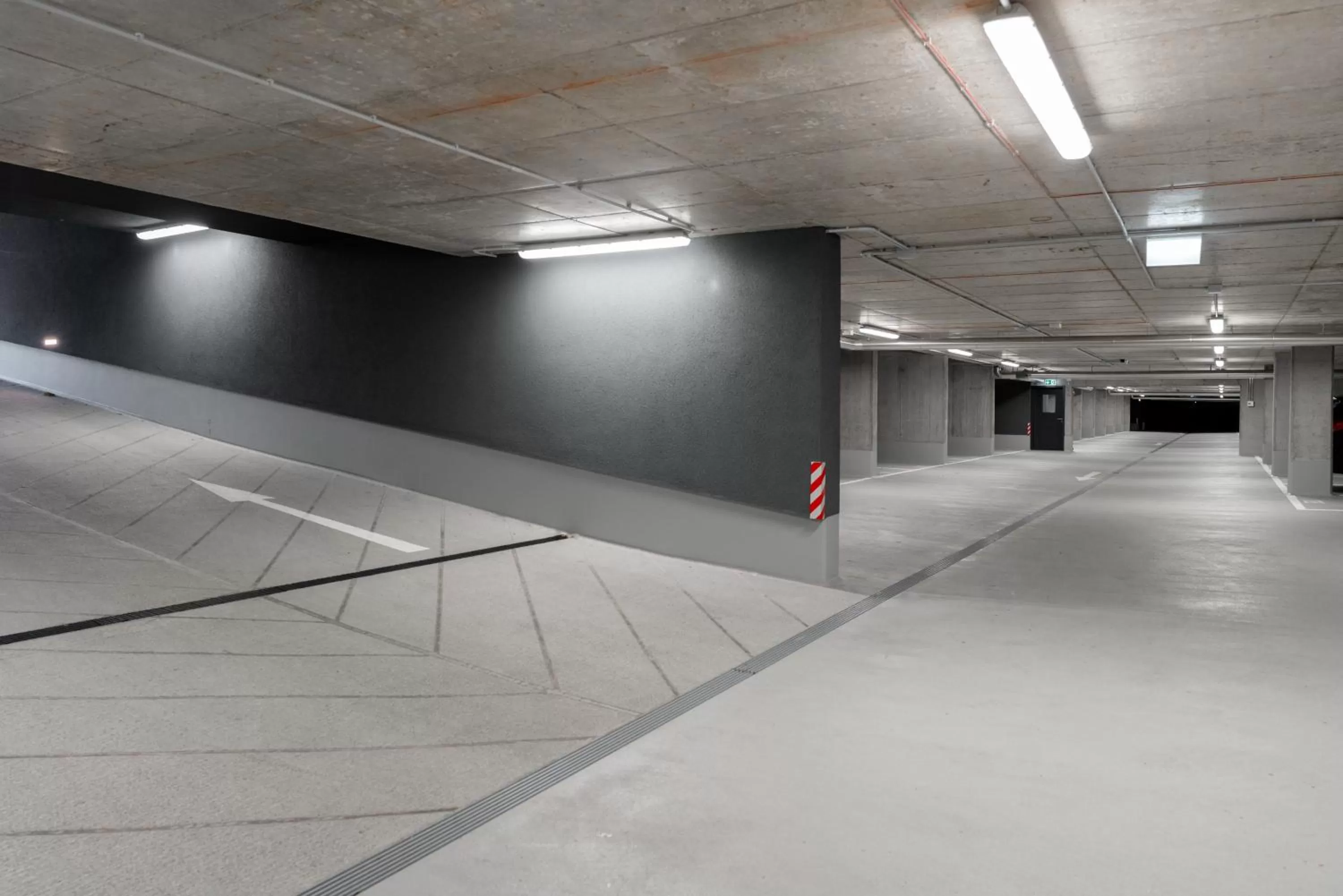 Property building in FreshSuites & Bar