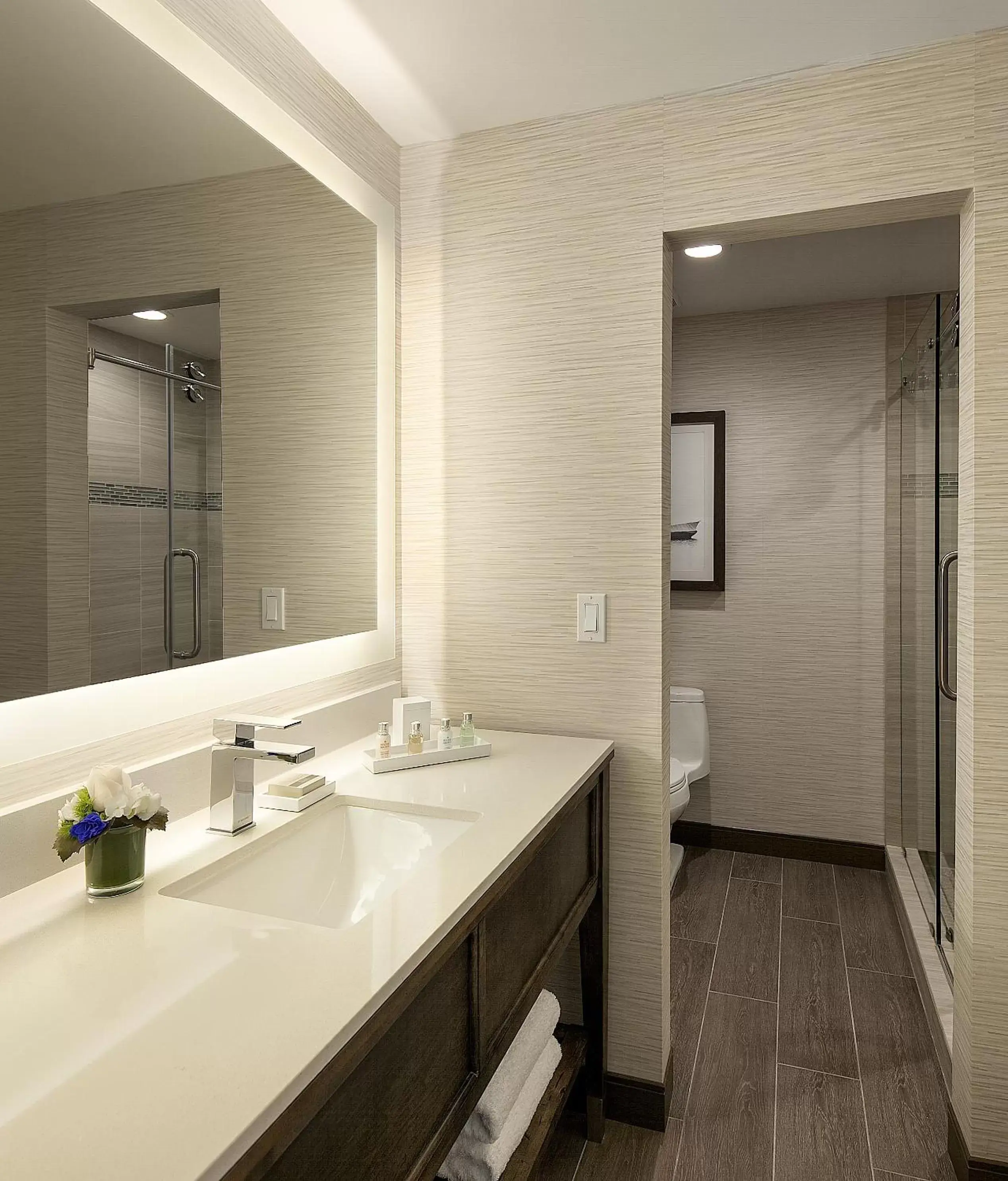 Bathroom in Marina del Rey Hotel