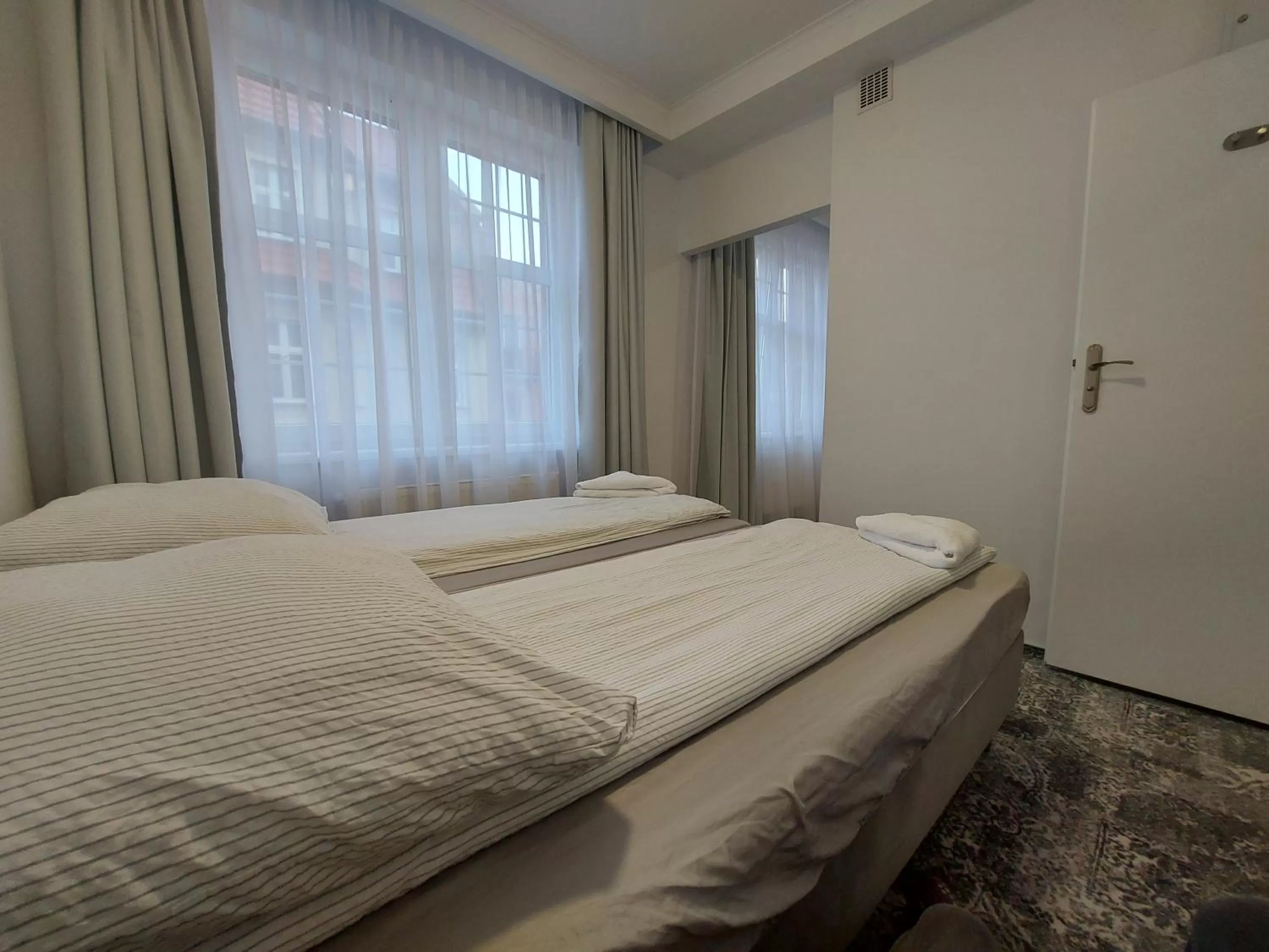 Photo of the whole room, Bed in Kamienica1924