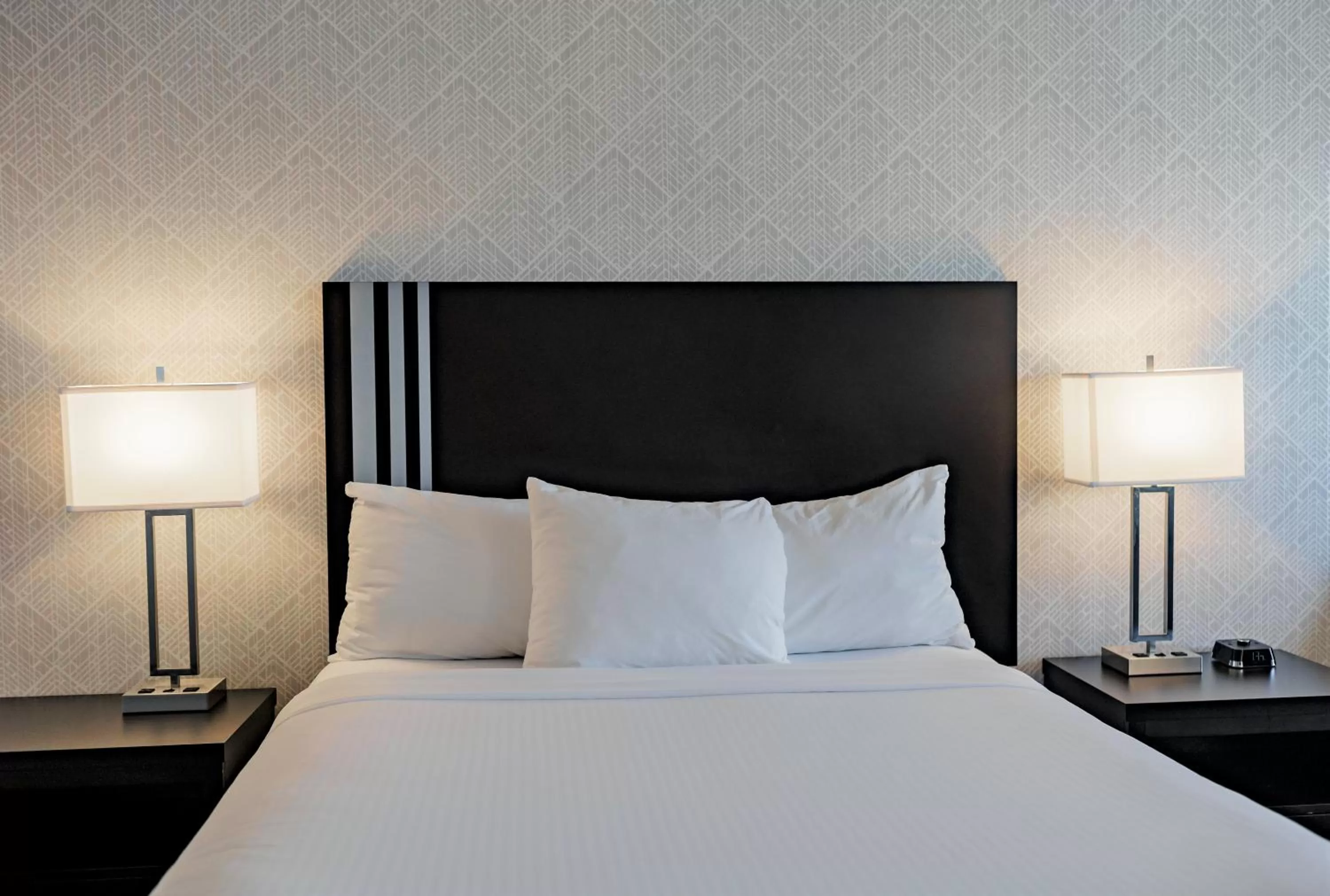 Bedroom, Bed in Park Inn by Radisson Edmonton Airport