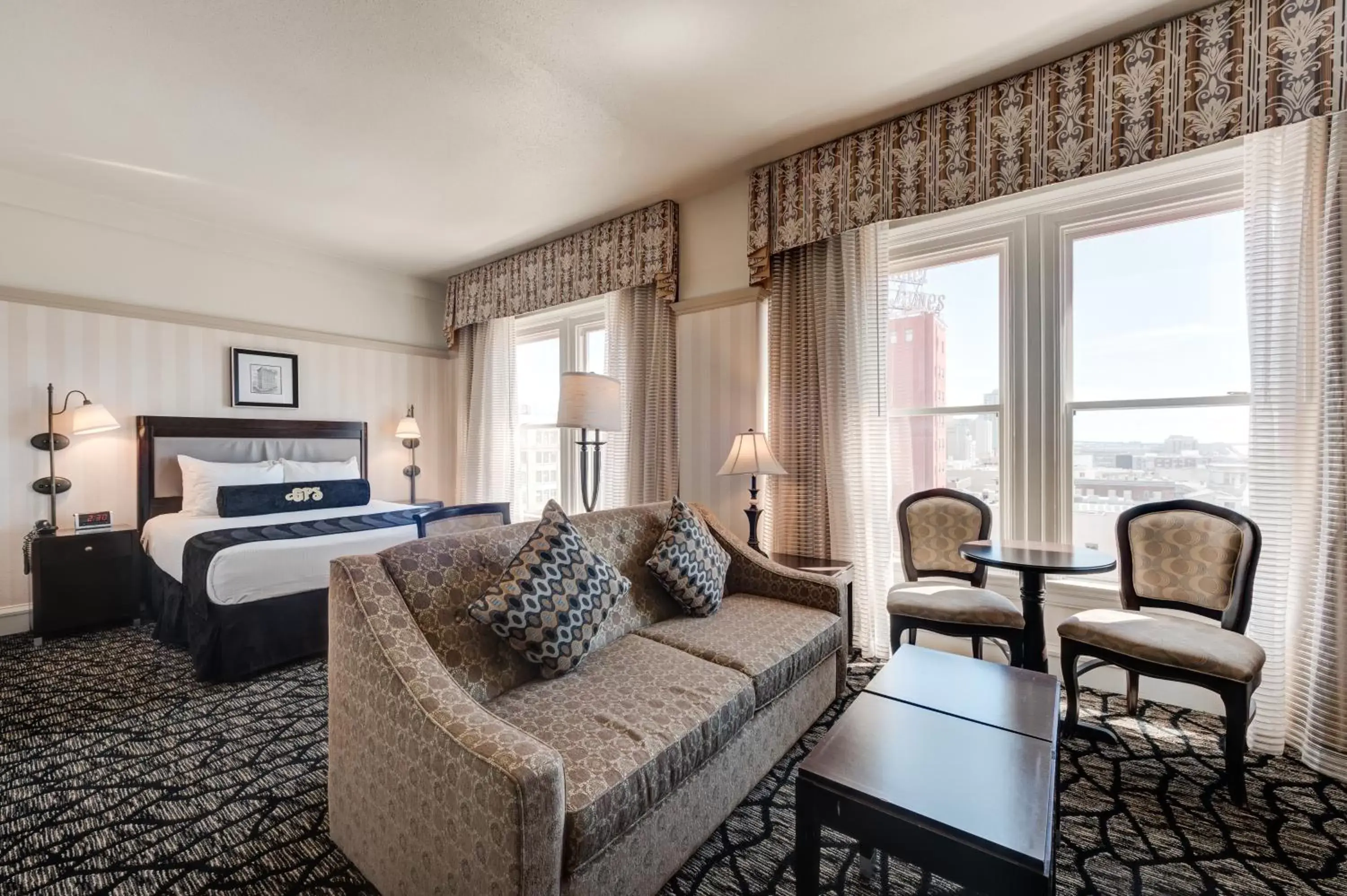 Seating Area in Gaslamp Plaza Suites