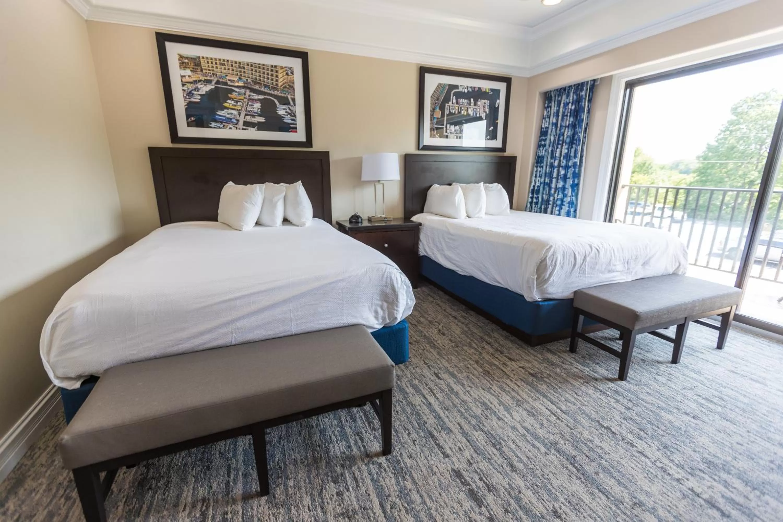 Bed in Camden on the Lake Resort