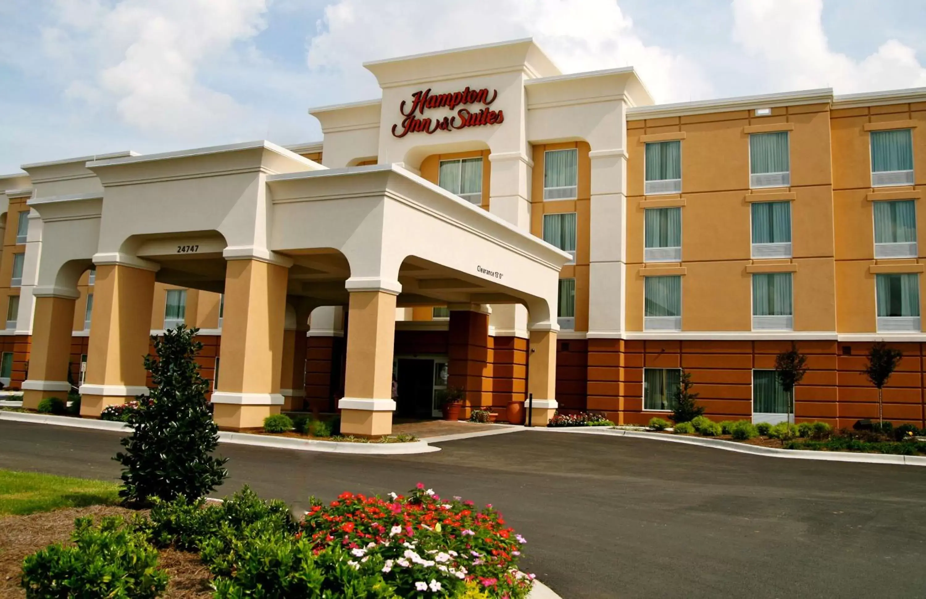 Property Building in Hampton Inn & Suites Scottsboro