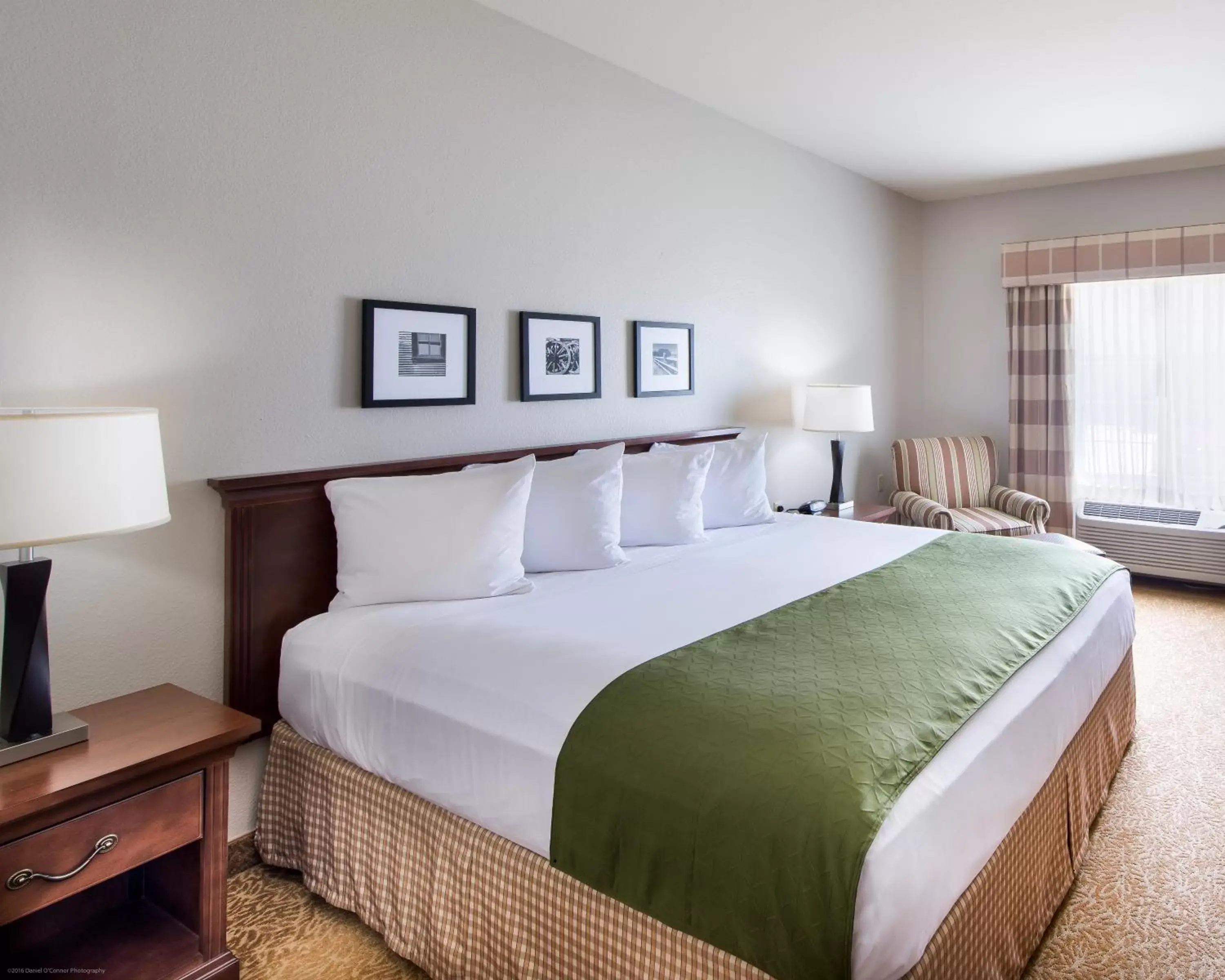 Bed in Country Inn & Suites by Radisson, Greeley, CO