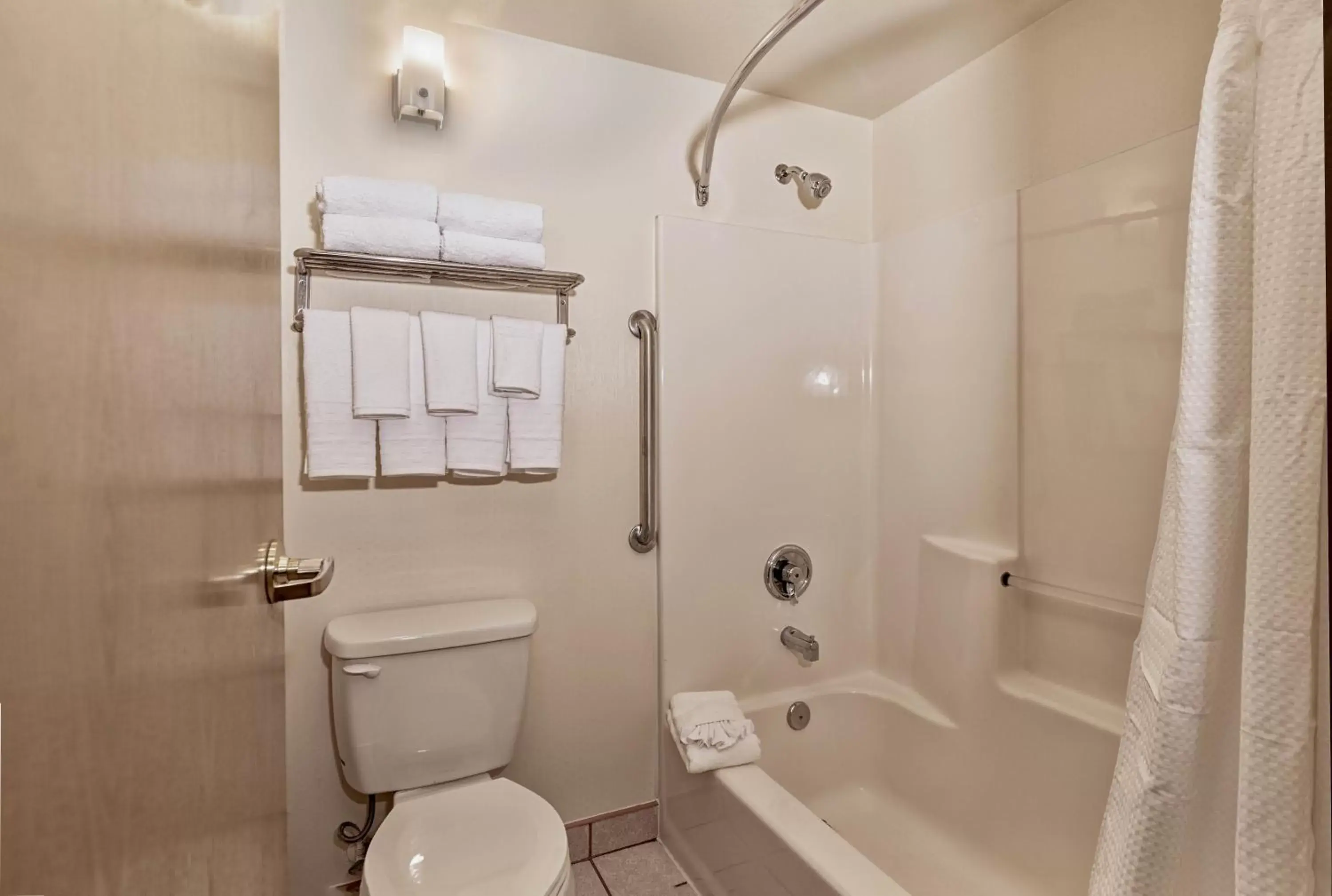 Bathroom in SureStay Plus Hotel by Best Western SeaTac Airport