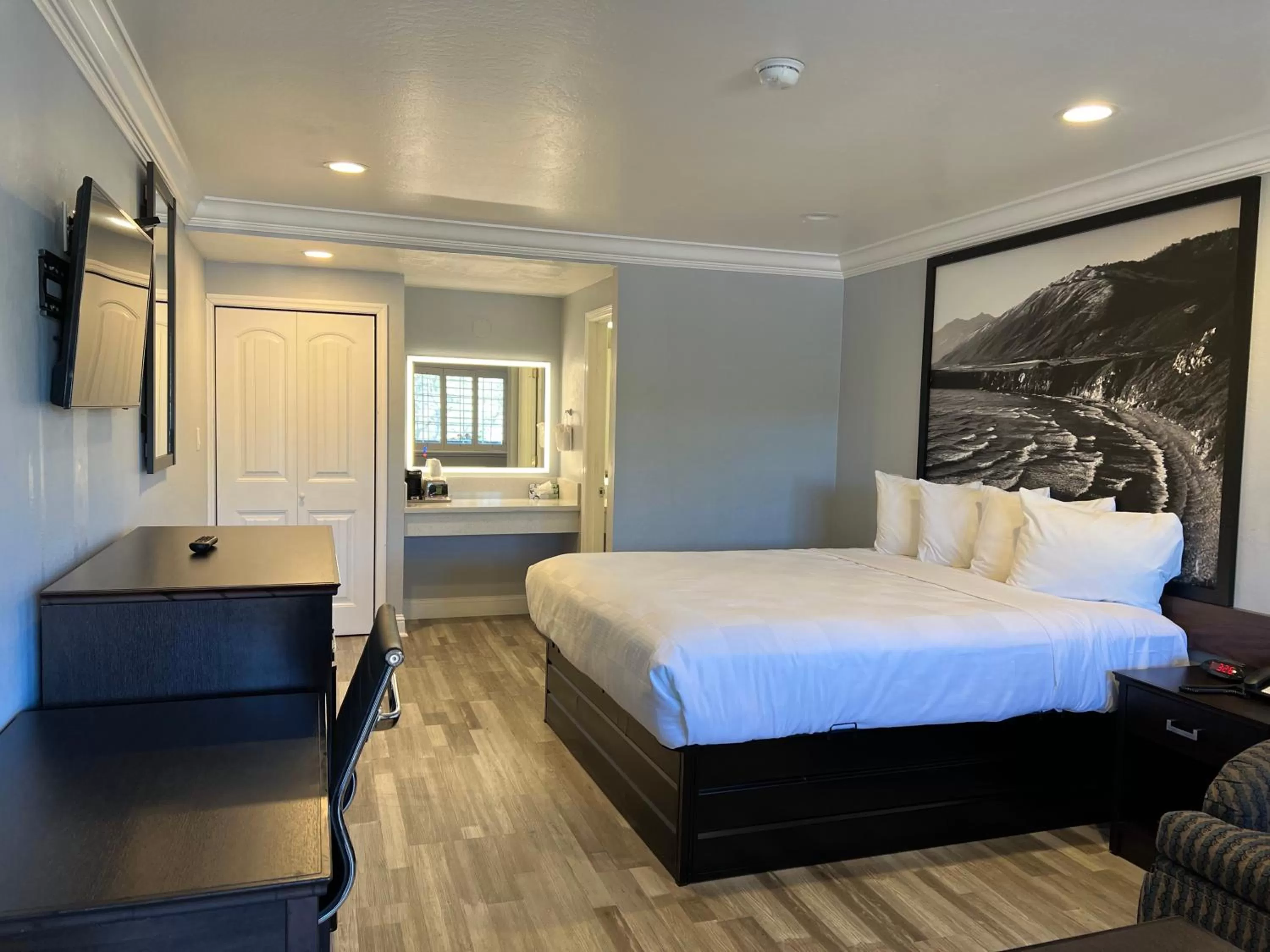 Bed in Aura Inn Monterey