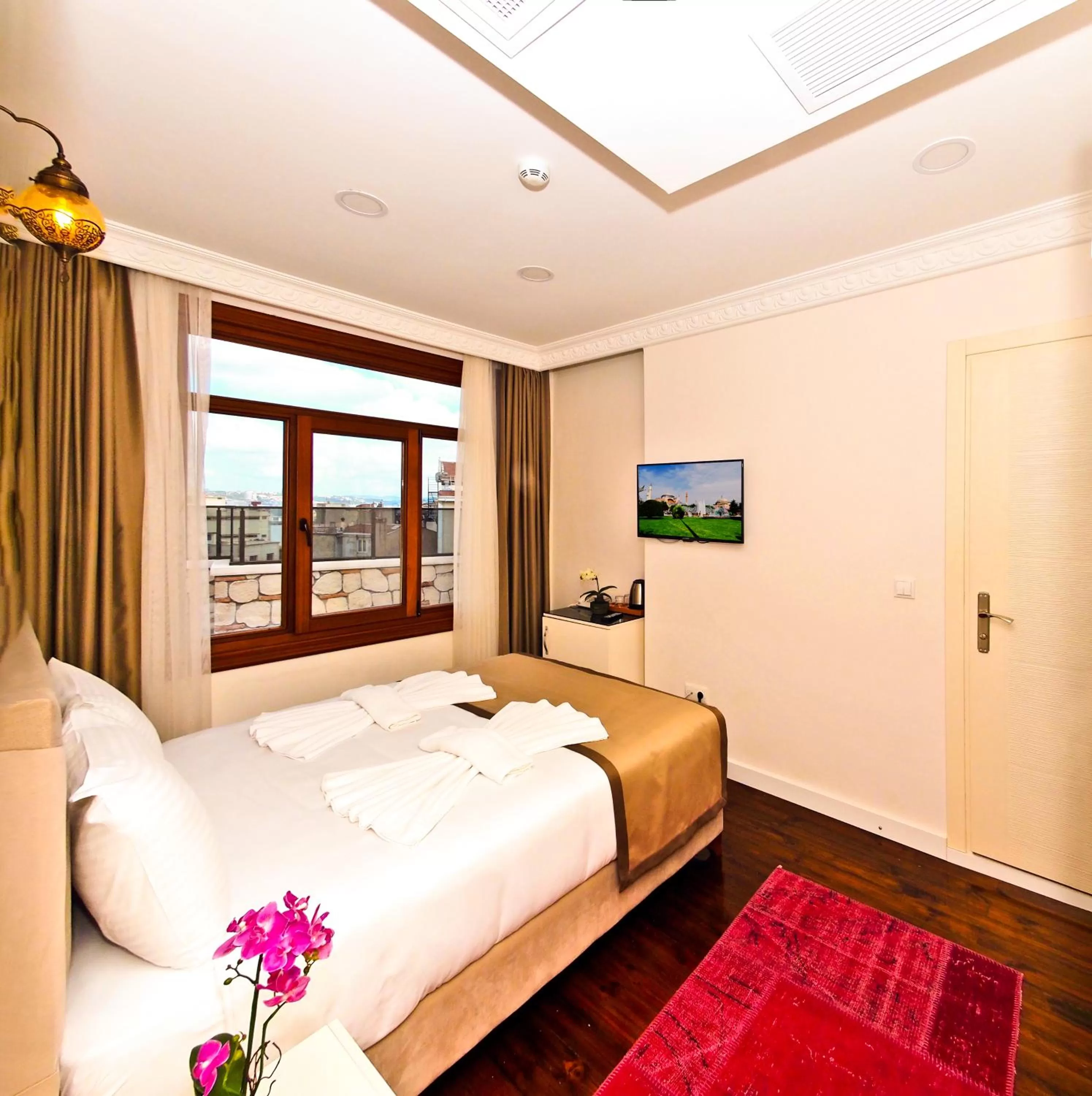 Photo of the whole room, Bed in Nusretbey Hotel