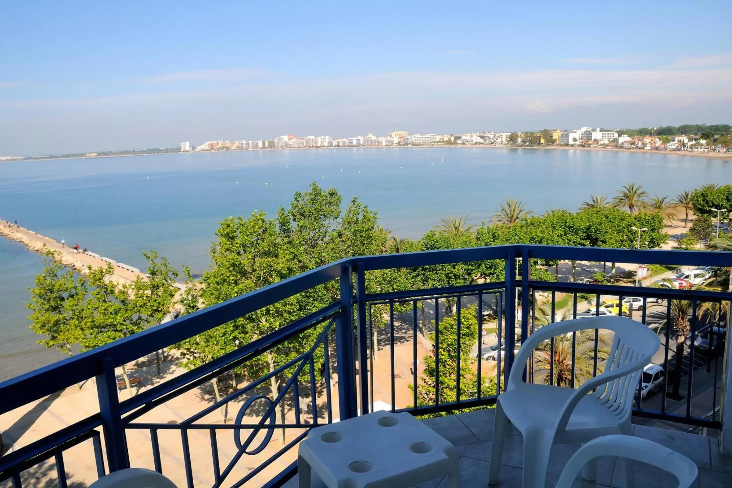 Quadruple Room with Sea View in Hotel Ramblamar Quadruple Room with Sea View in Hotel Ramblamar